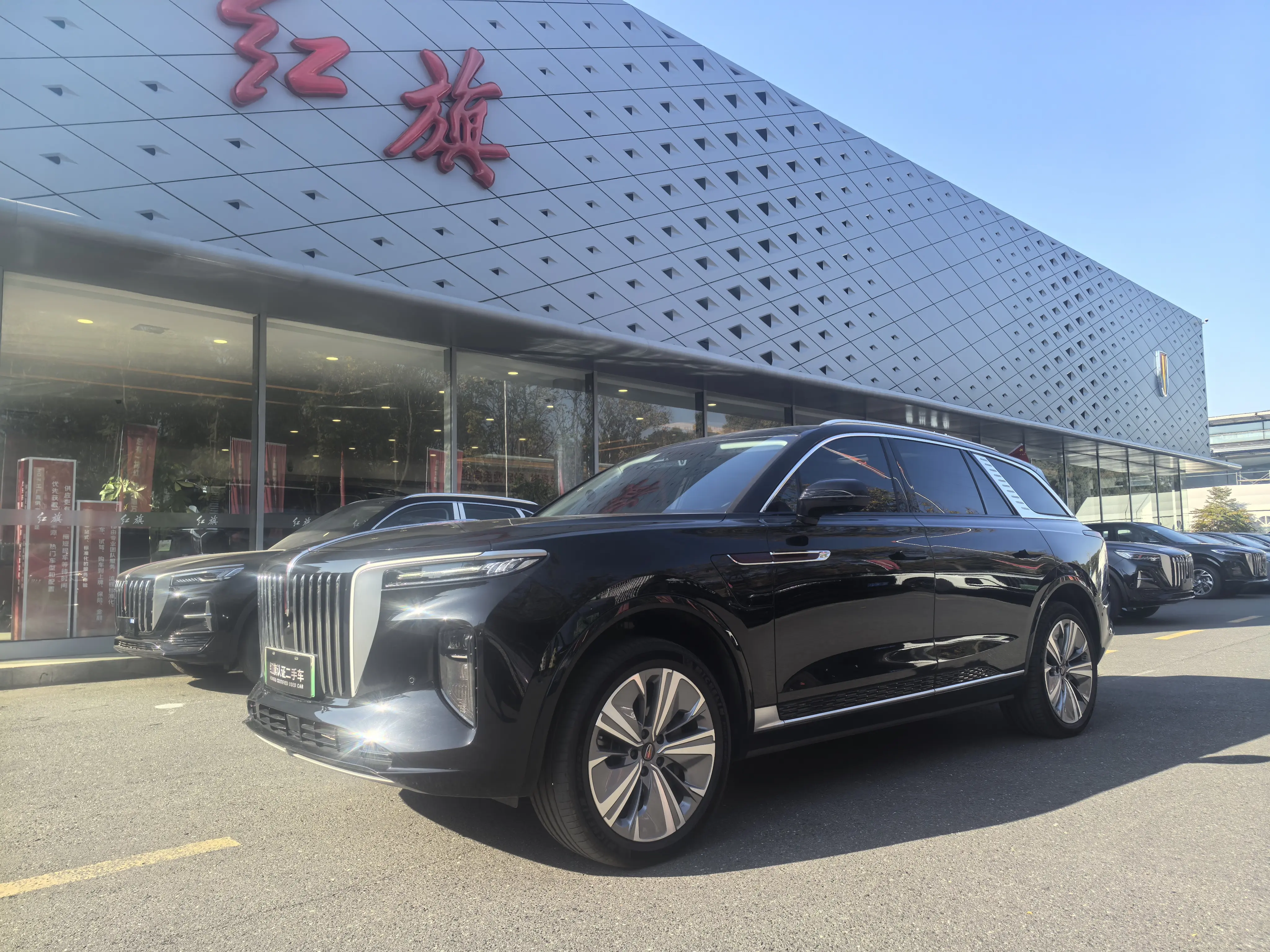 Hongqi E-HS9  из Китая