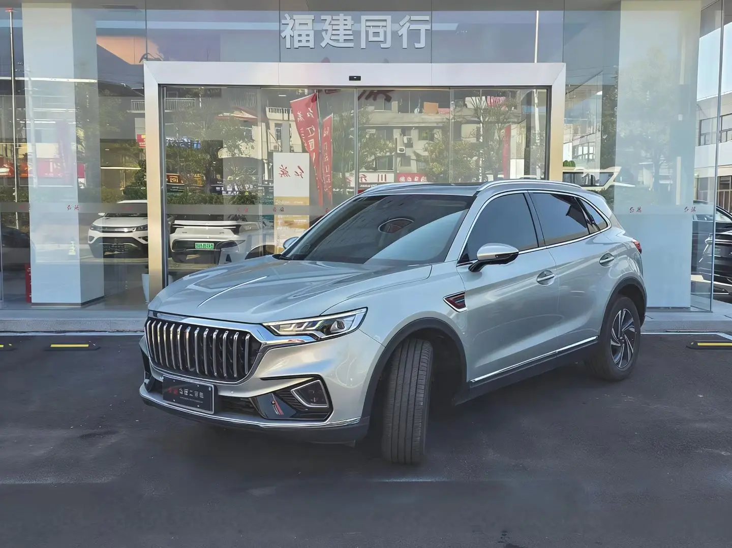 Hongqi HS5  из Китая