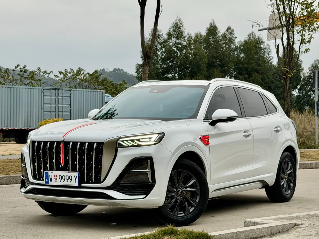 Hongqi HS5  из Китая