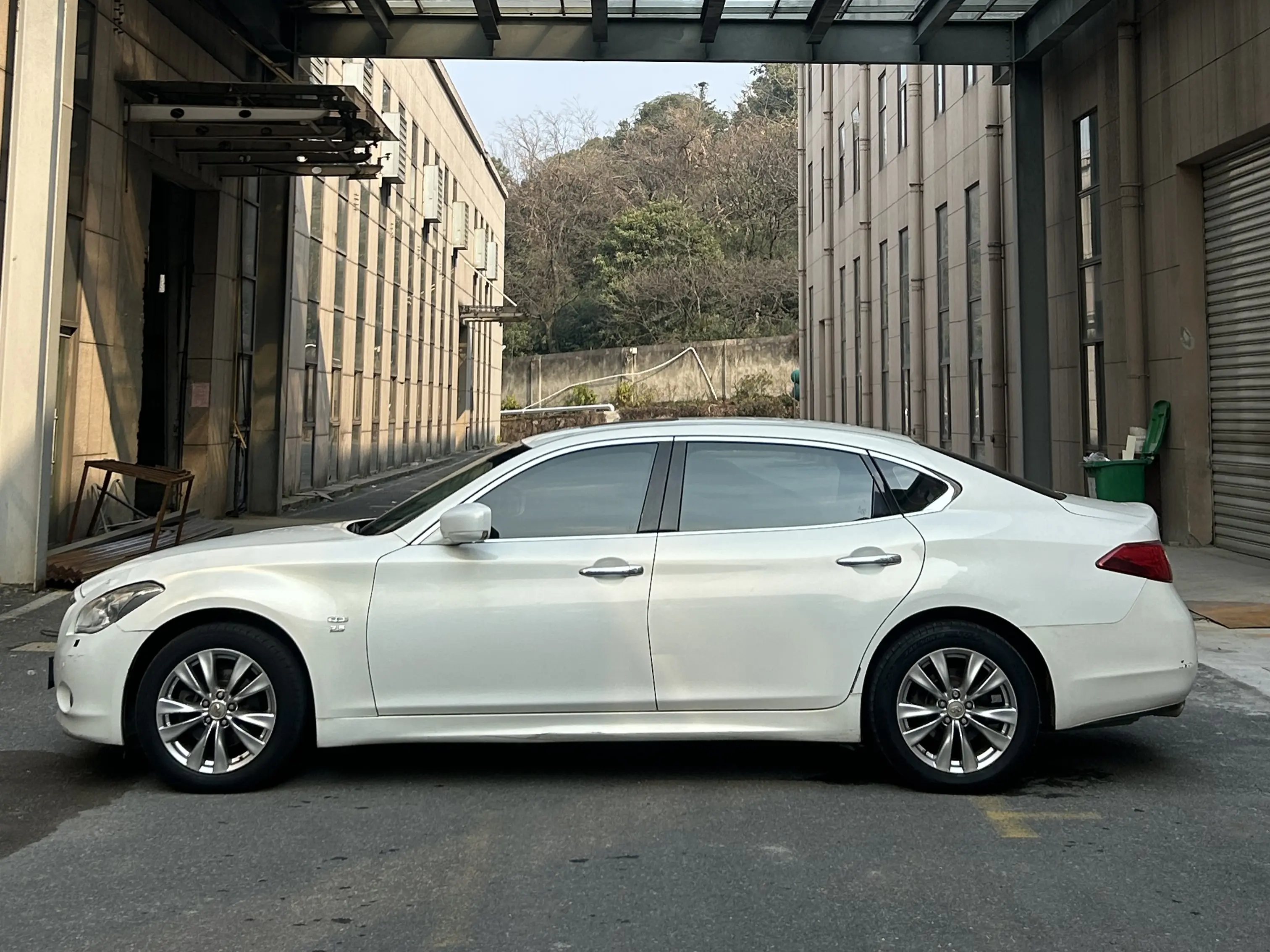 Infiniti Q70  из Китая