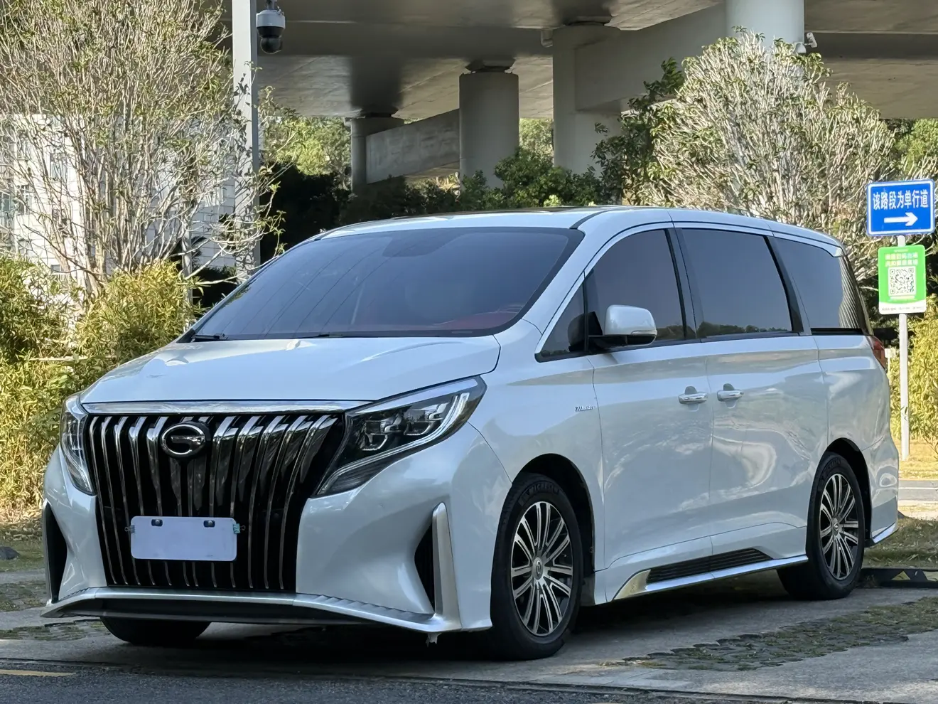 GAC Trumpchi M8  из Китая