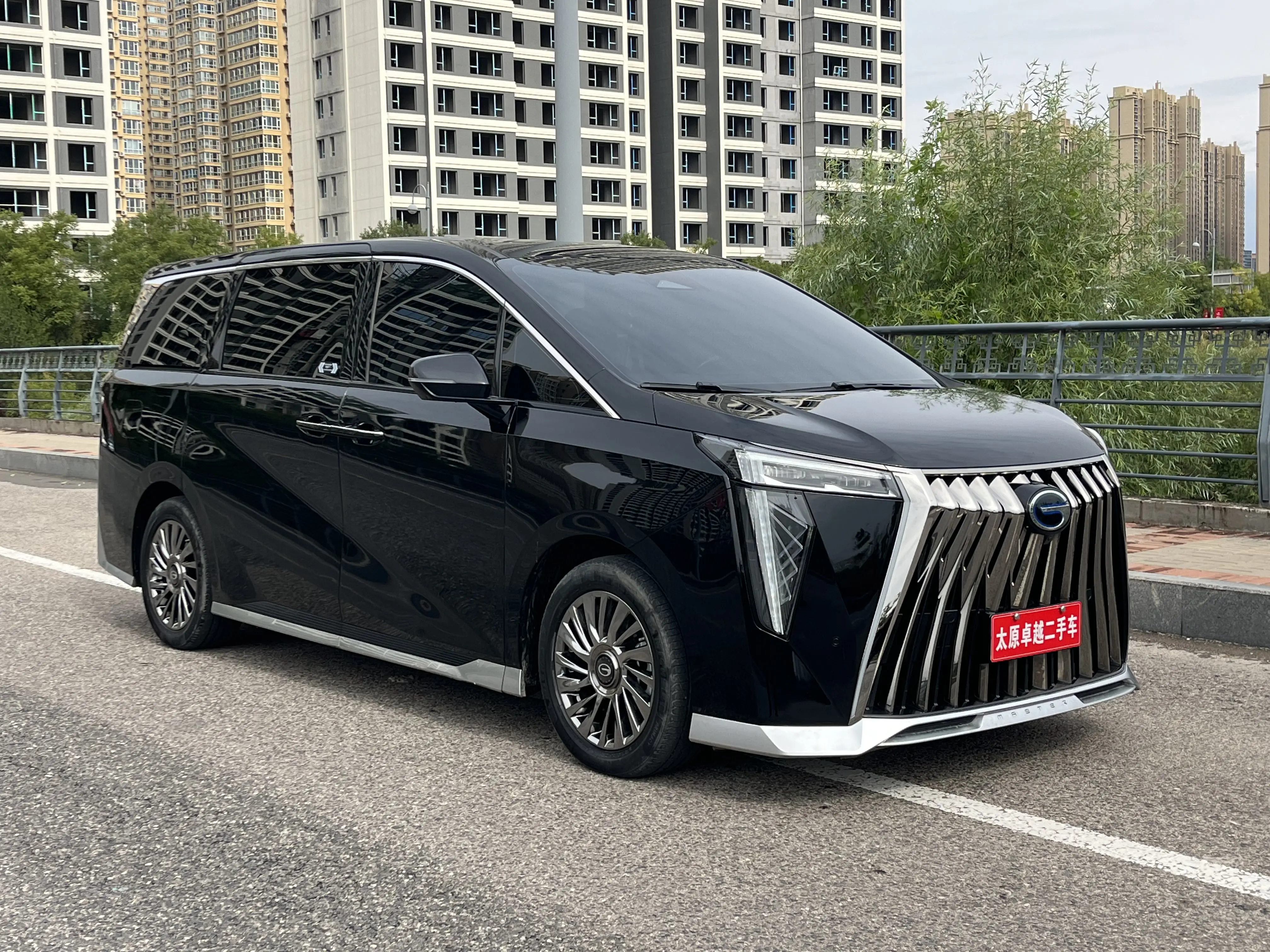 GAC Trumpchi M8  из Китая