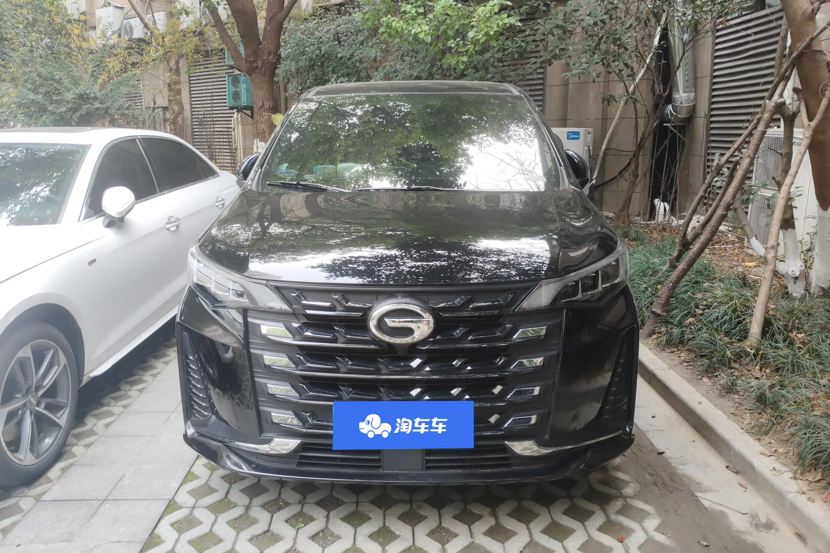 GAC Trumpchi M6  из Китая