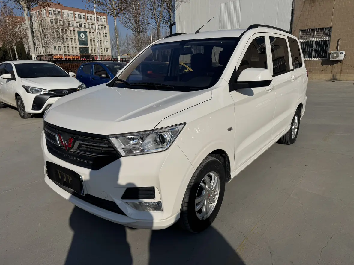 Wuling Hongguang  из Китая