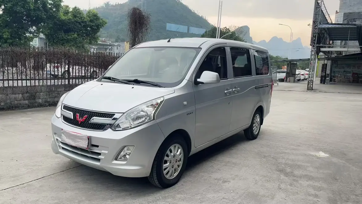 Wuling Rongguang V  из Китая