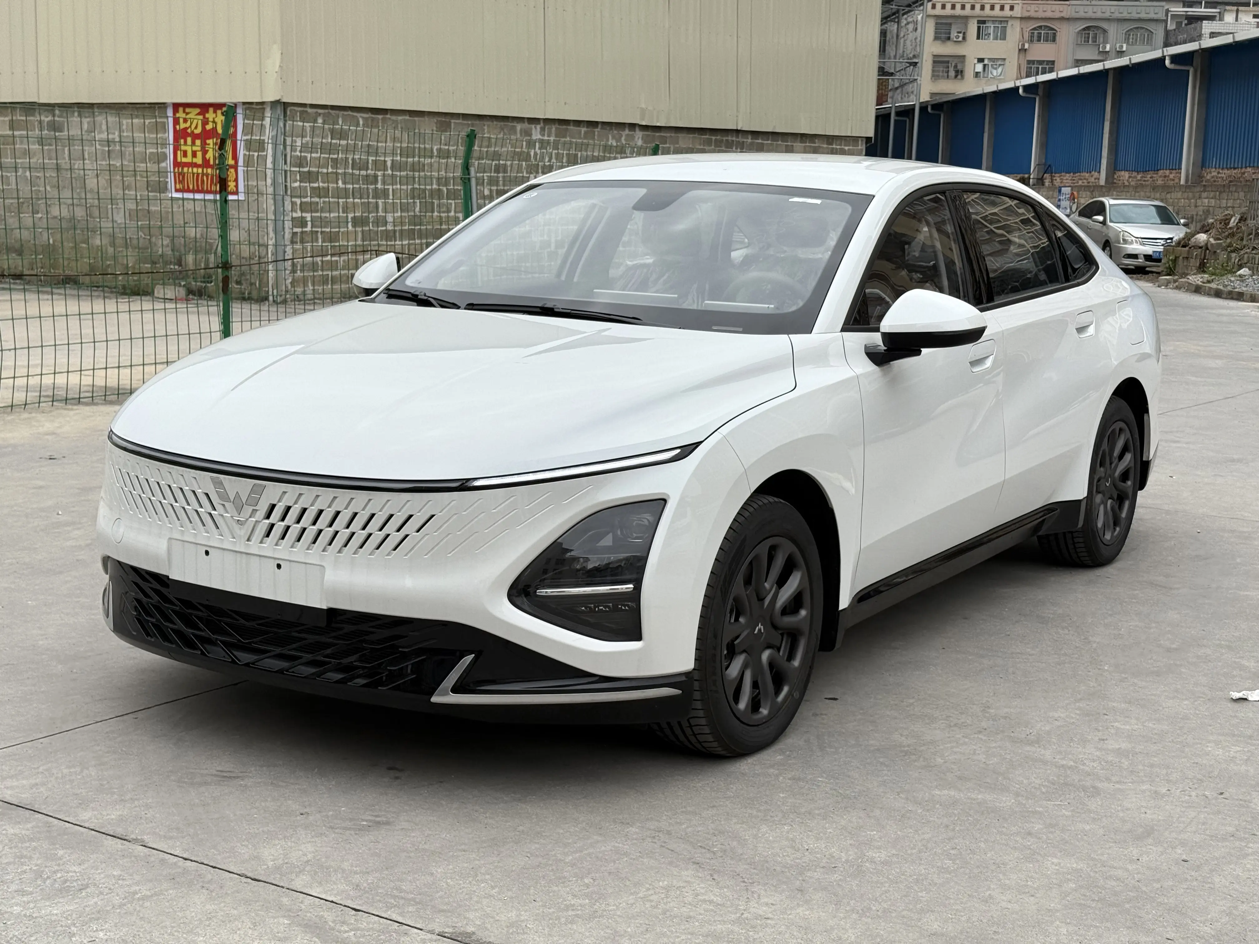 Wuling Starlight PHEV  из Китая