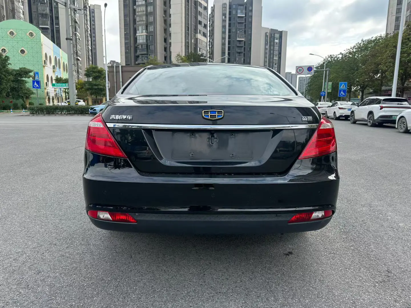 Geely Emgrand  из Китая