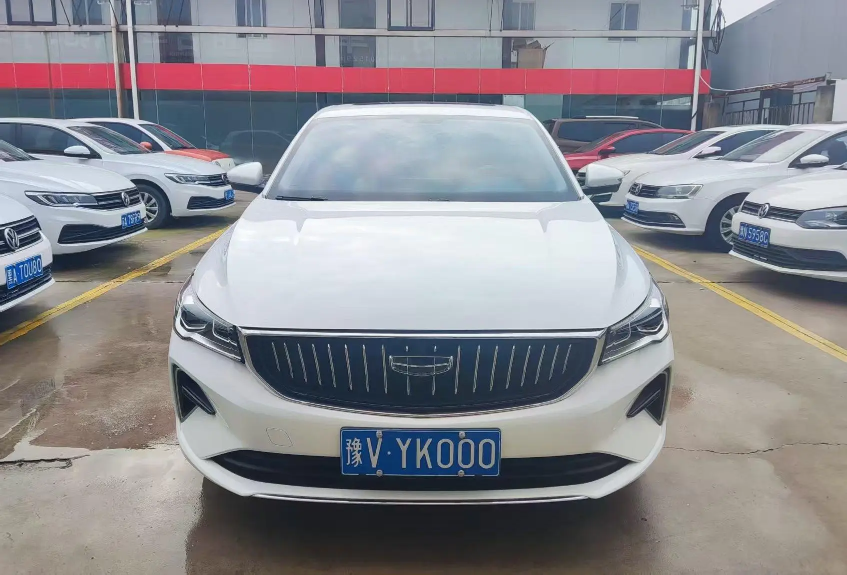 Geely Emgrand  из Китая
