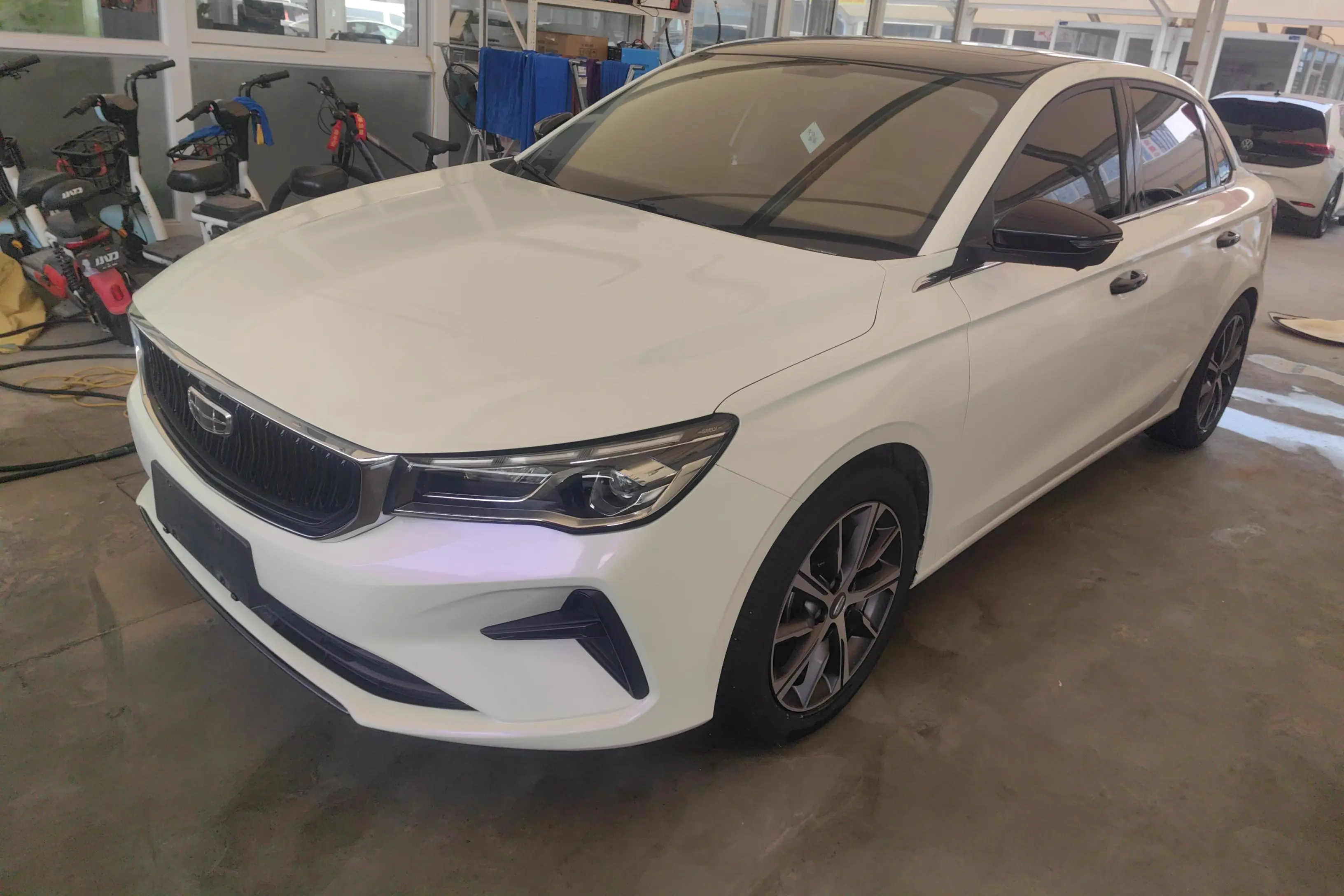 Geely Emgrand  из Китая