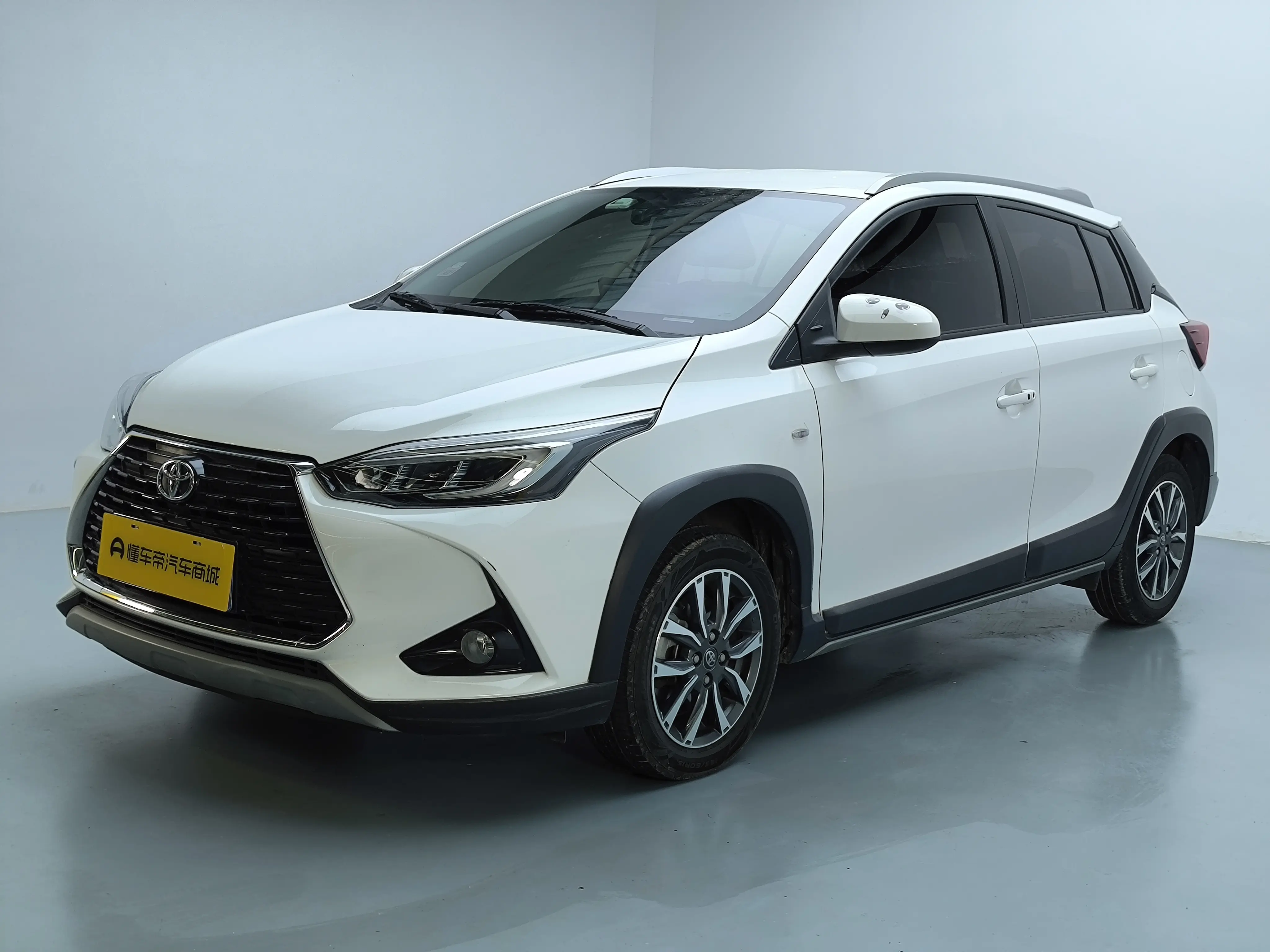 Toyota Yaris L  из Китая