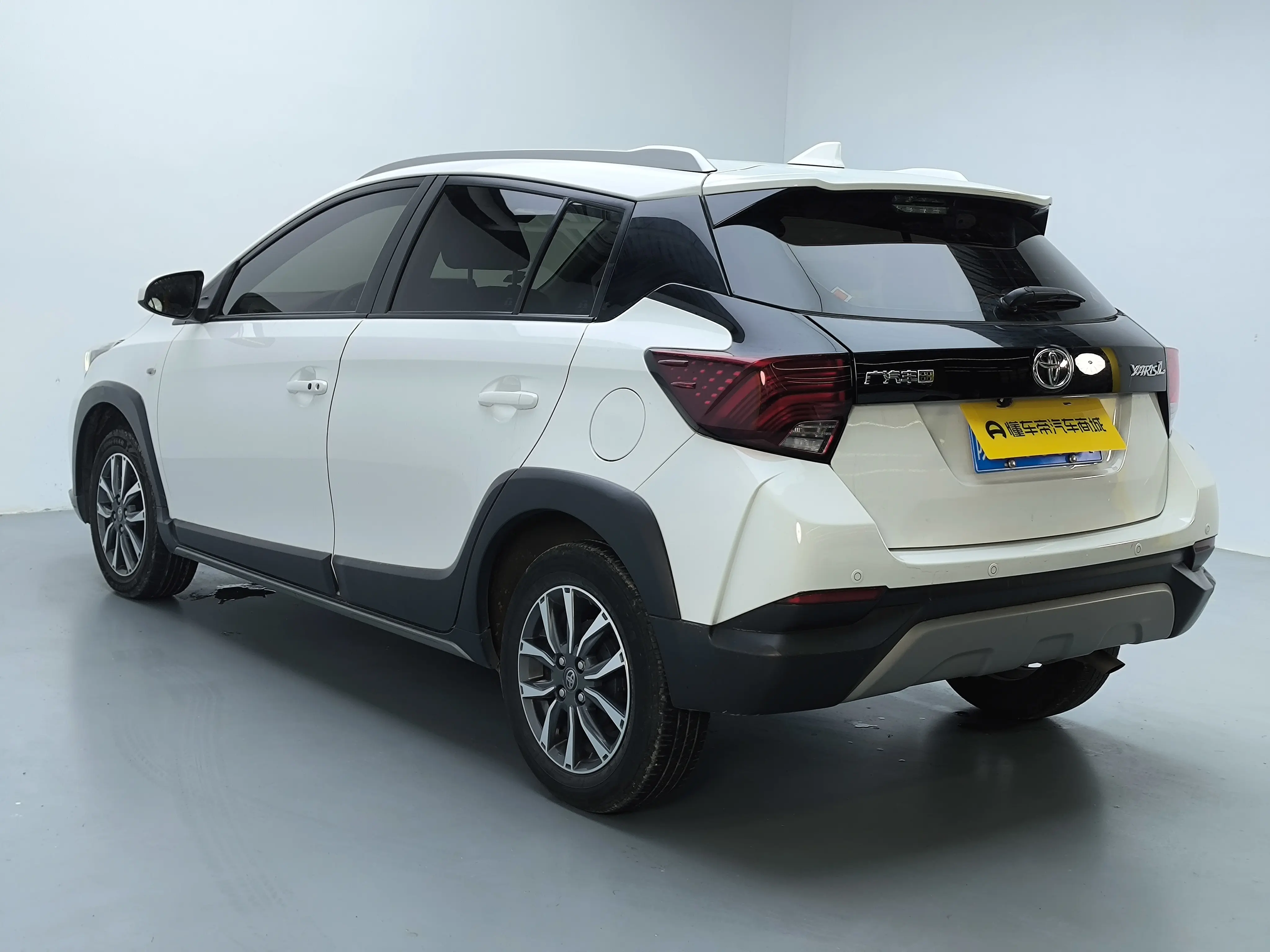 Toyota Yaris L  из Китая