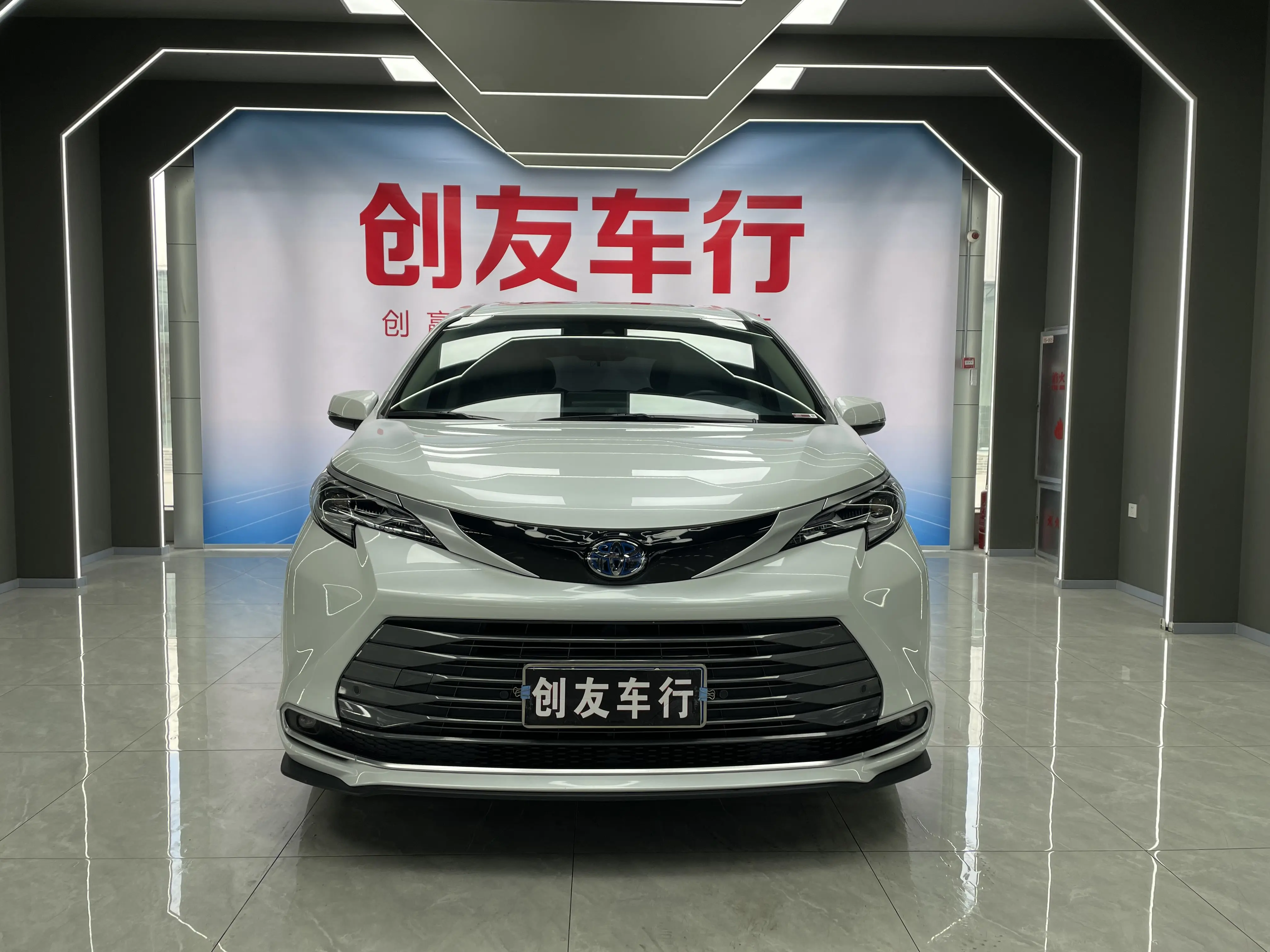 Toyota Sienna  из Китая