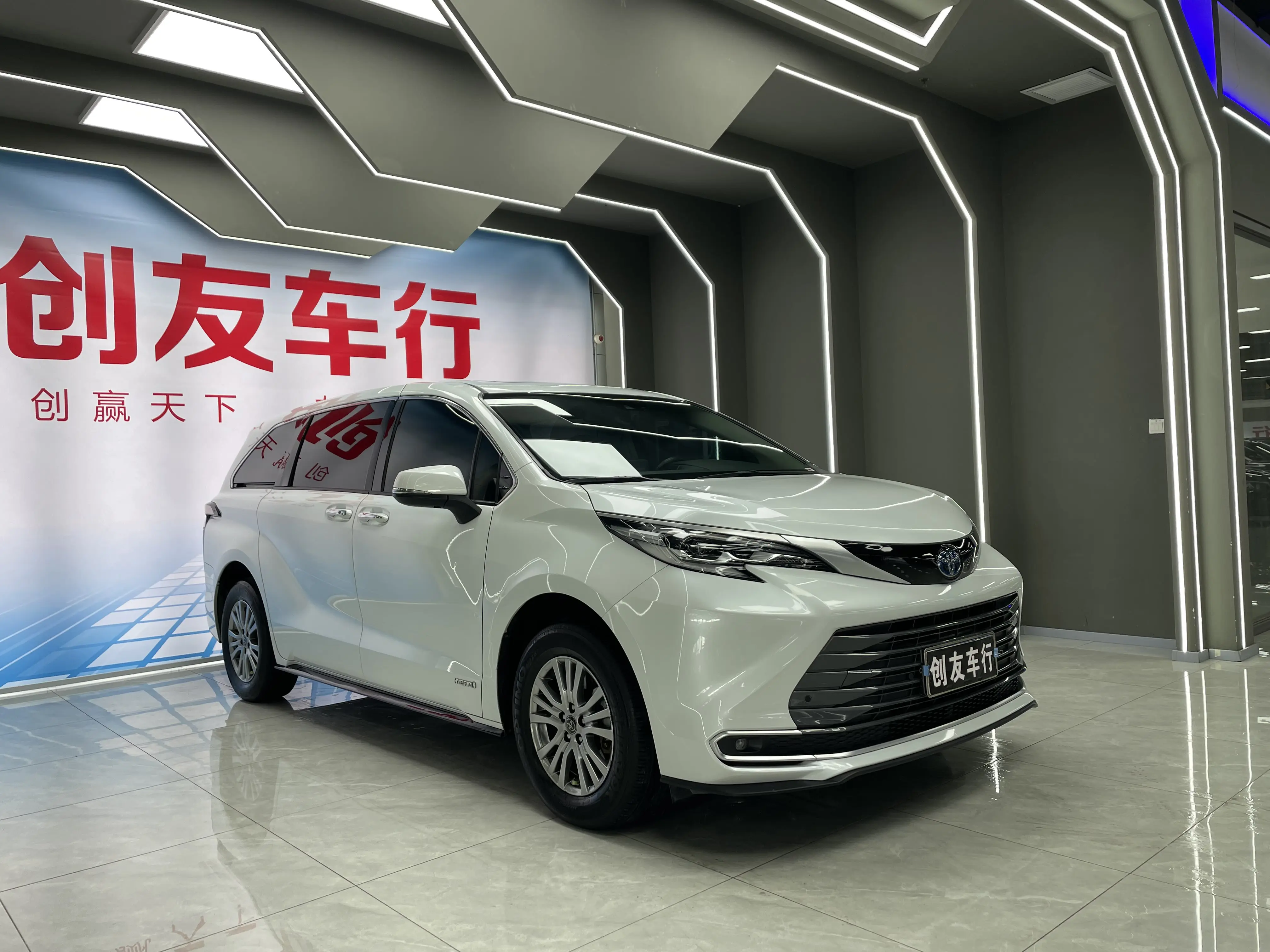 Toyota Sienna  из Китая