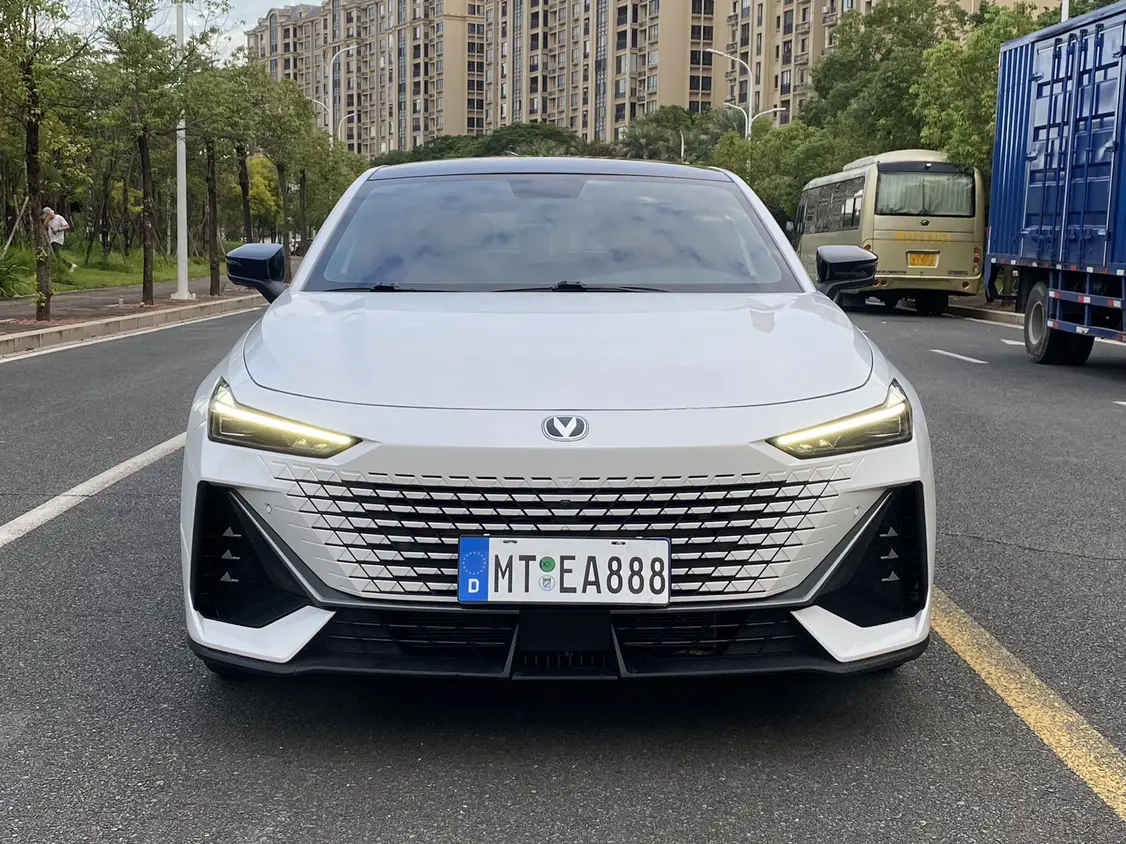 Changan UNI-V  из Китая