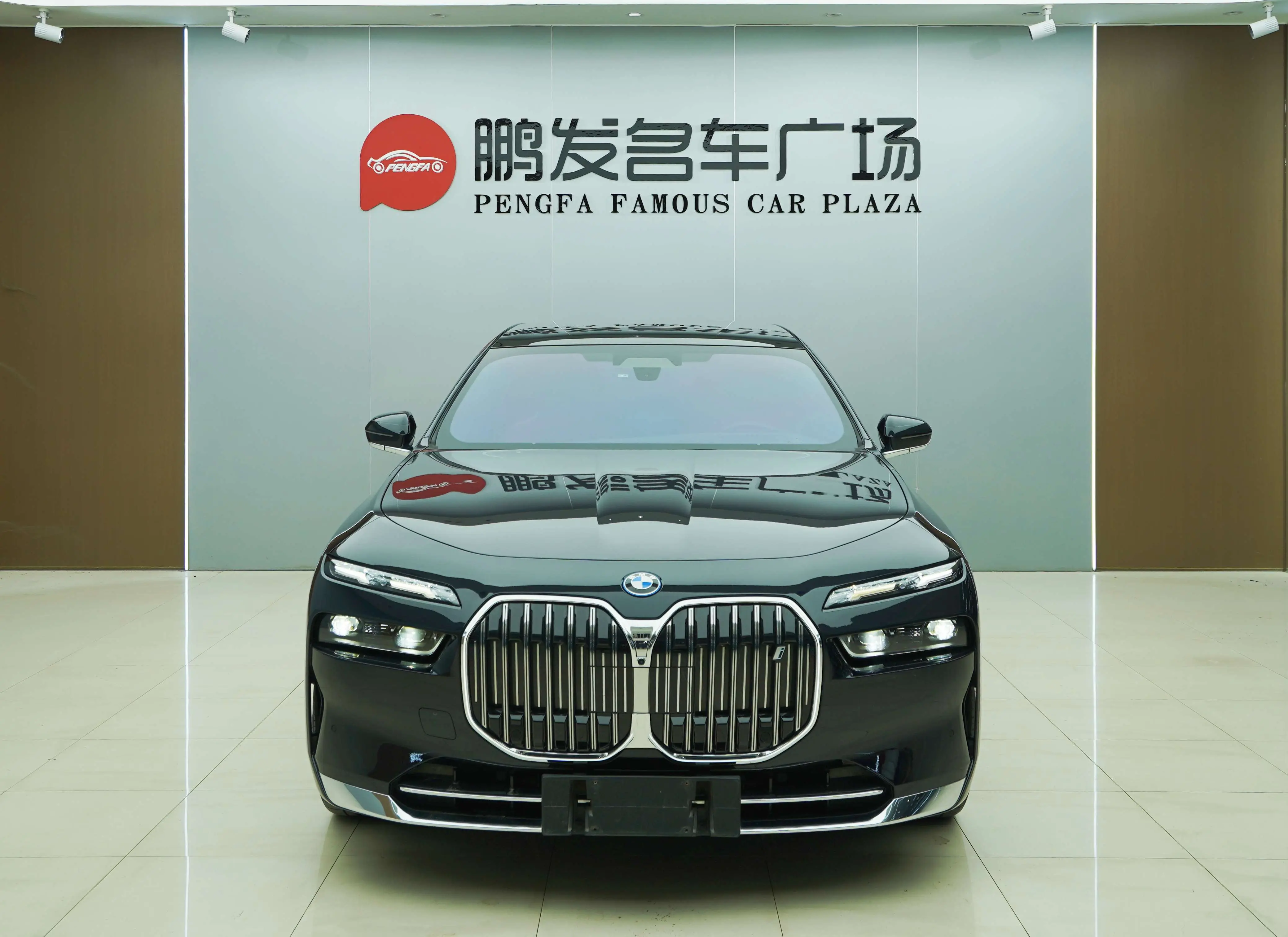 BMW i7  из Китая