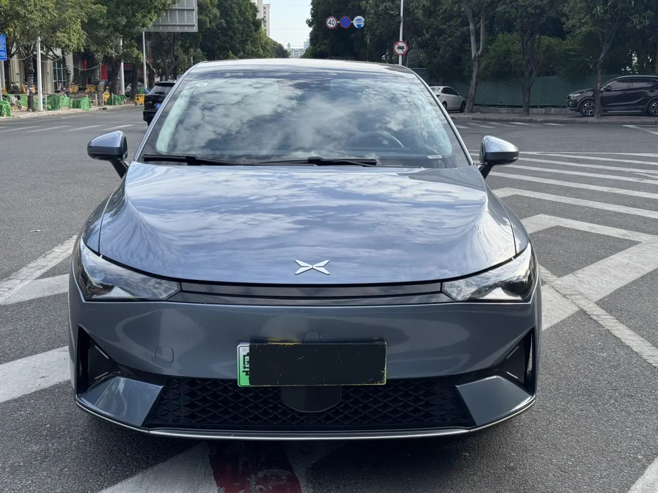 Xpeng P5  из Китая