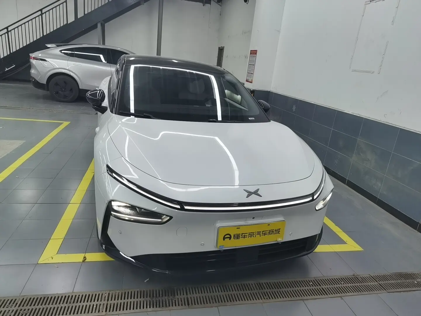 Xpeng P7+  из Китая