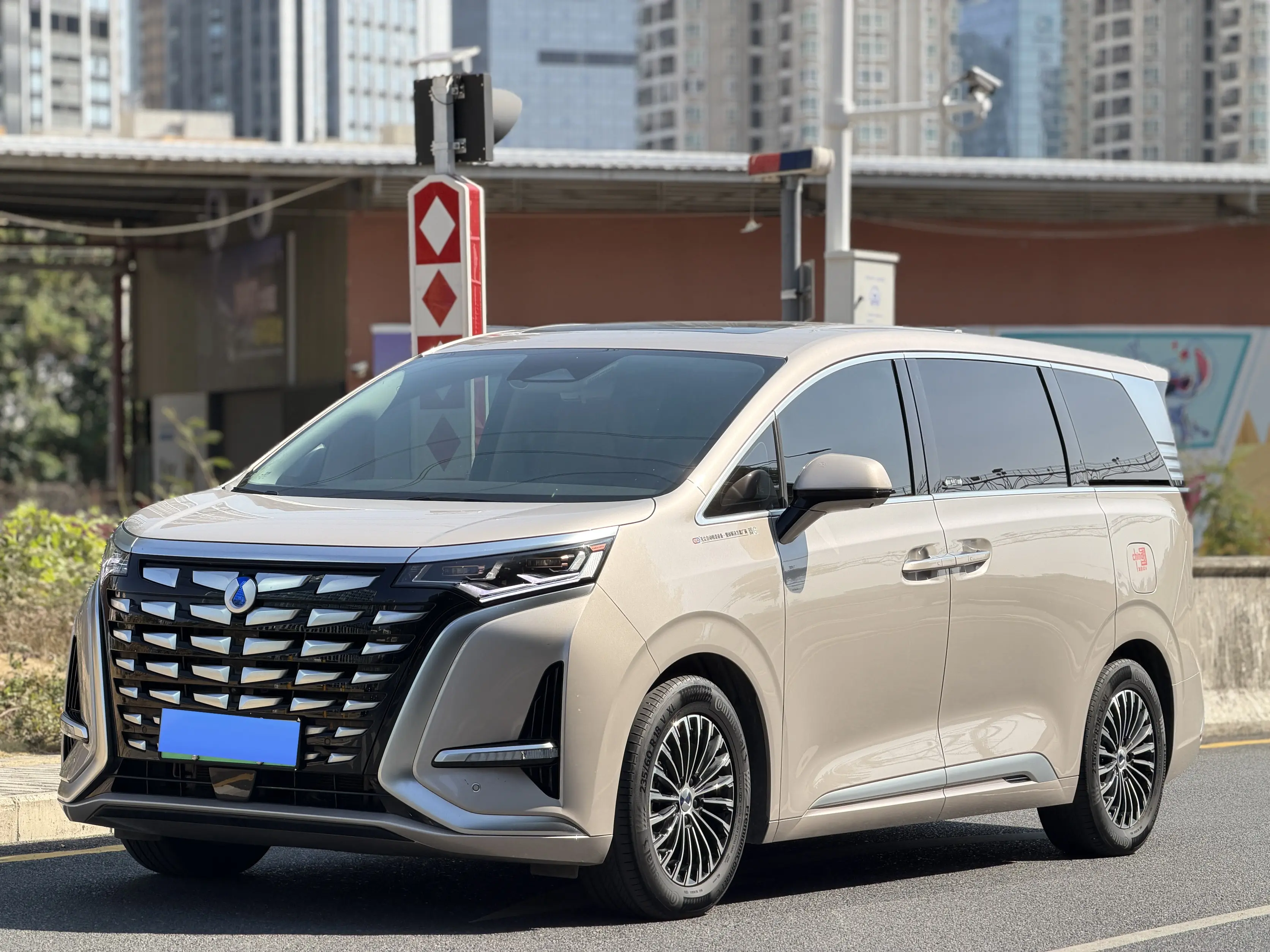 Denza D9 DM  из Китая