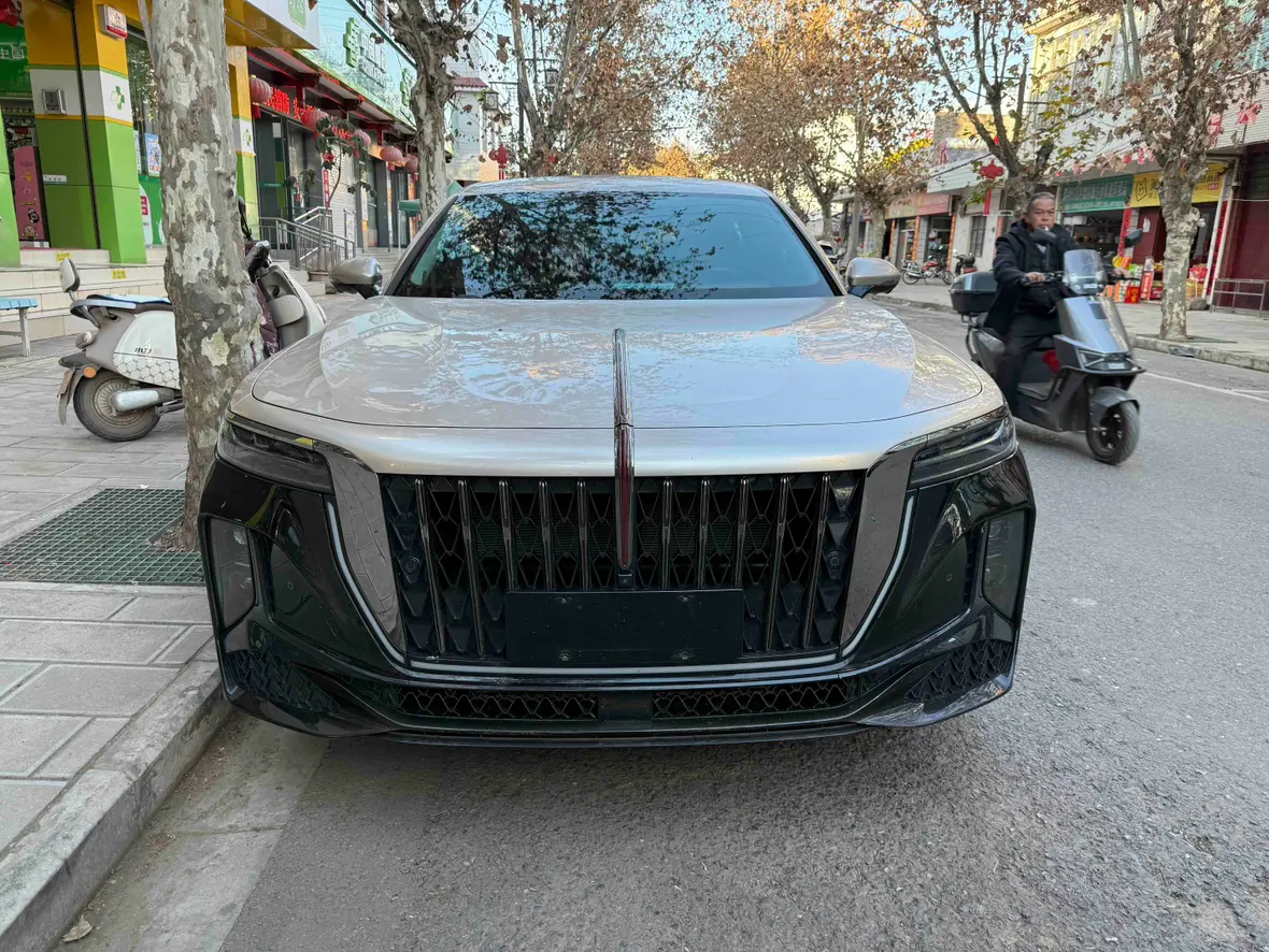 Hongqi H9  из Китая