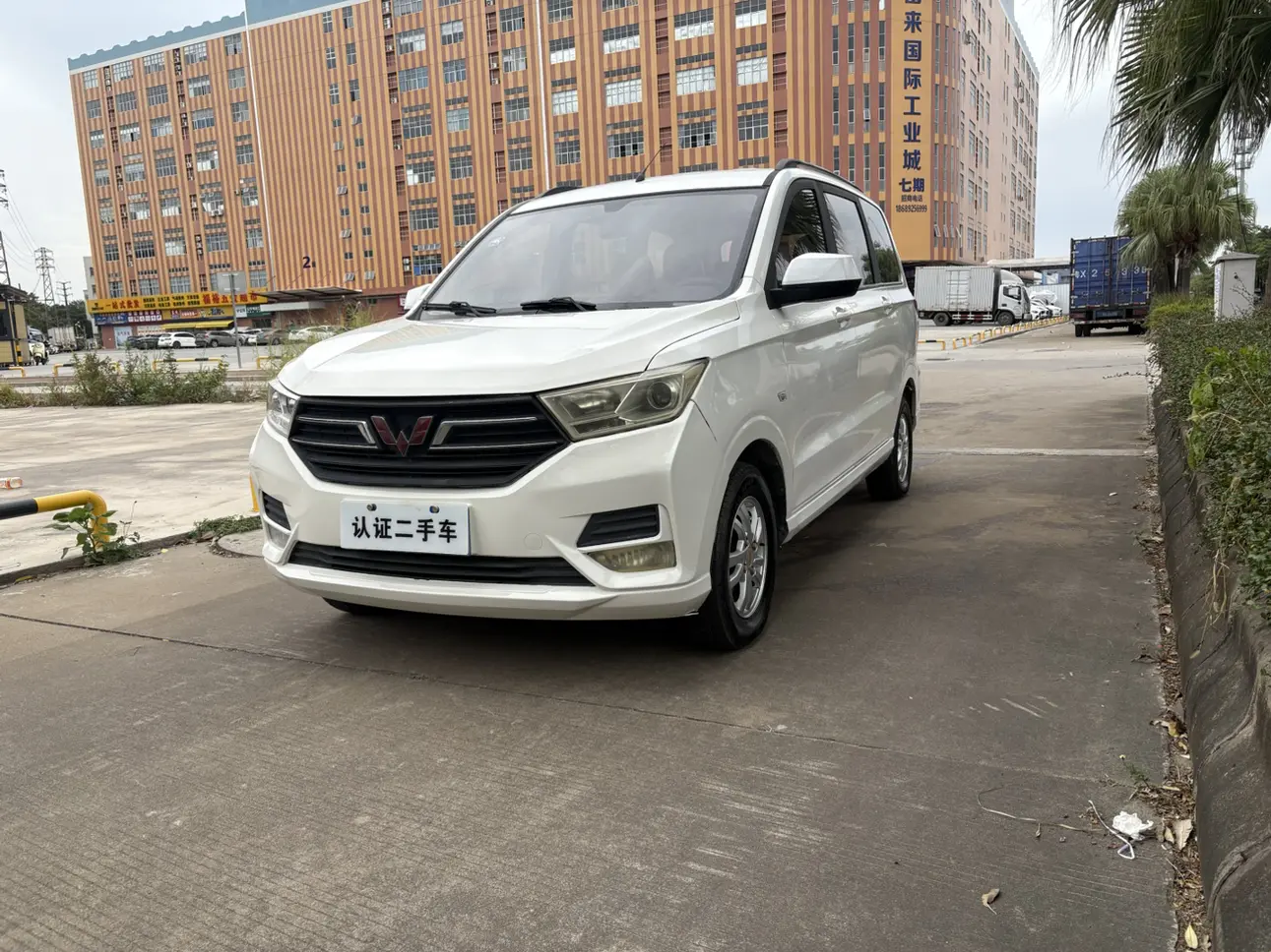 Wuling Hongguang  из Китая