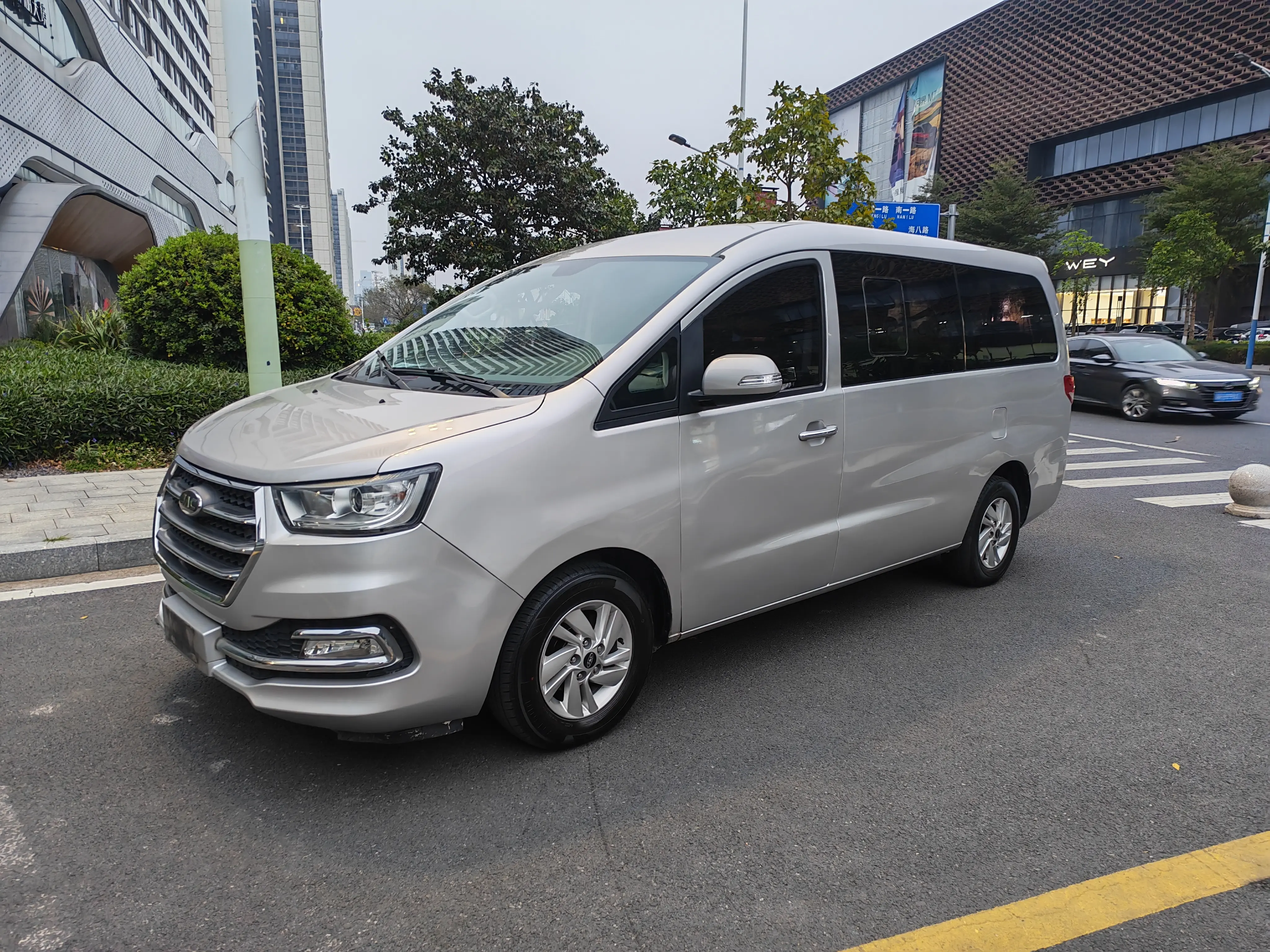 JAC Ruifeng M4  из Китая