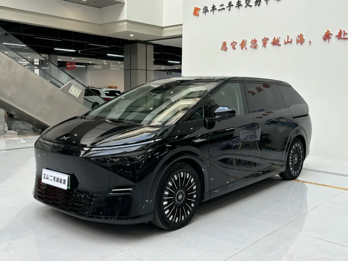 Xpeng X9  из Китая