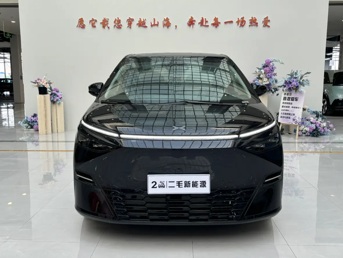 Xpeng X9  из Китая