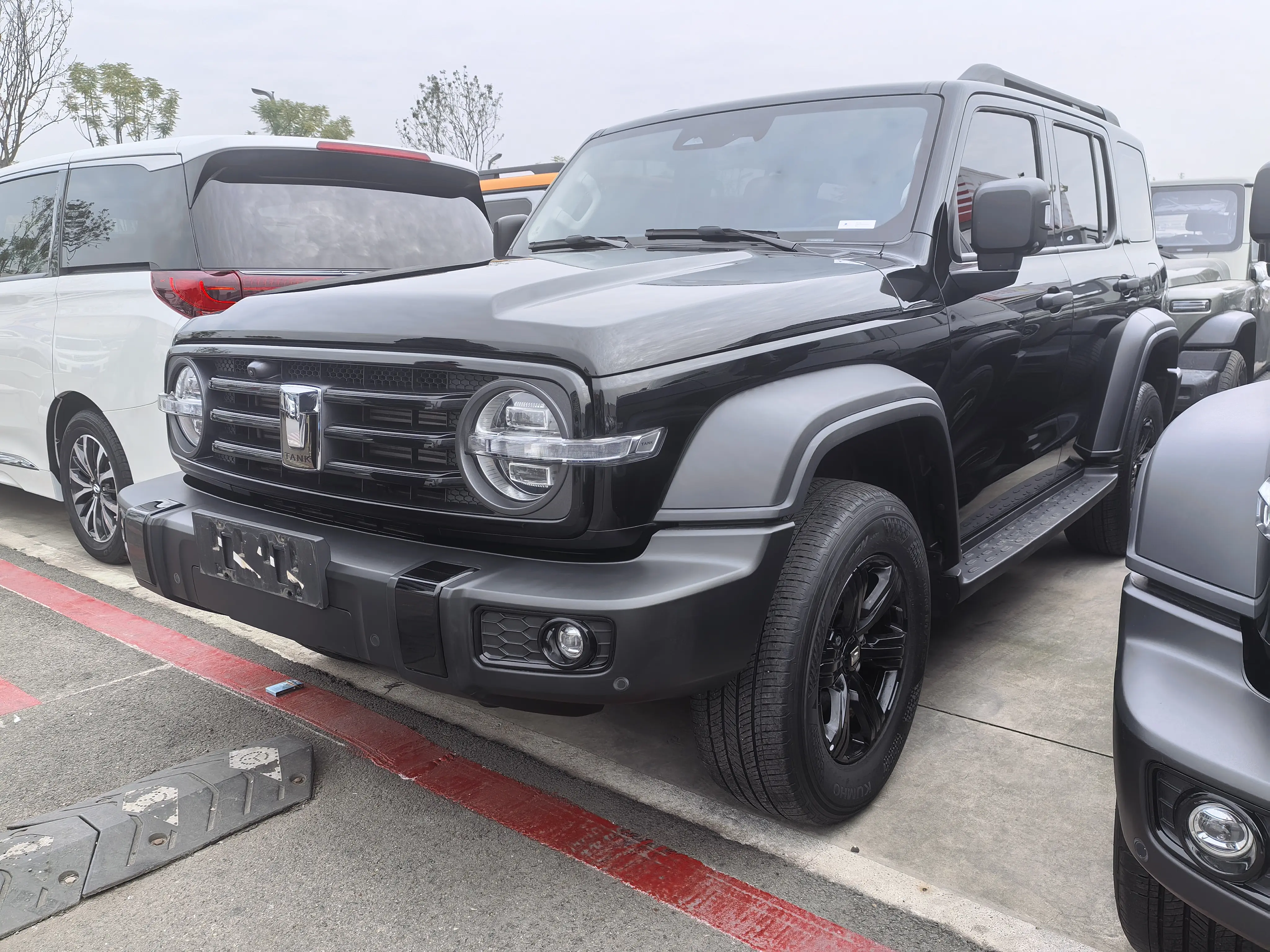 Tank 300  из Китая