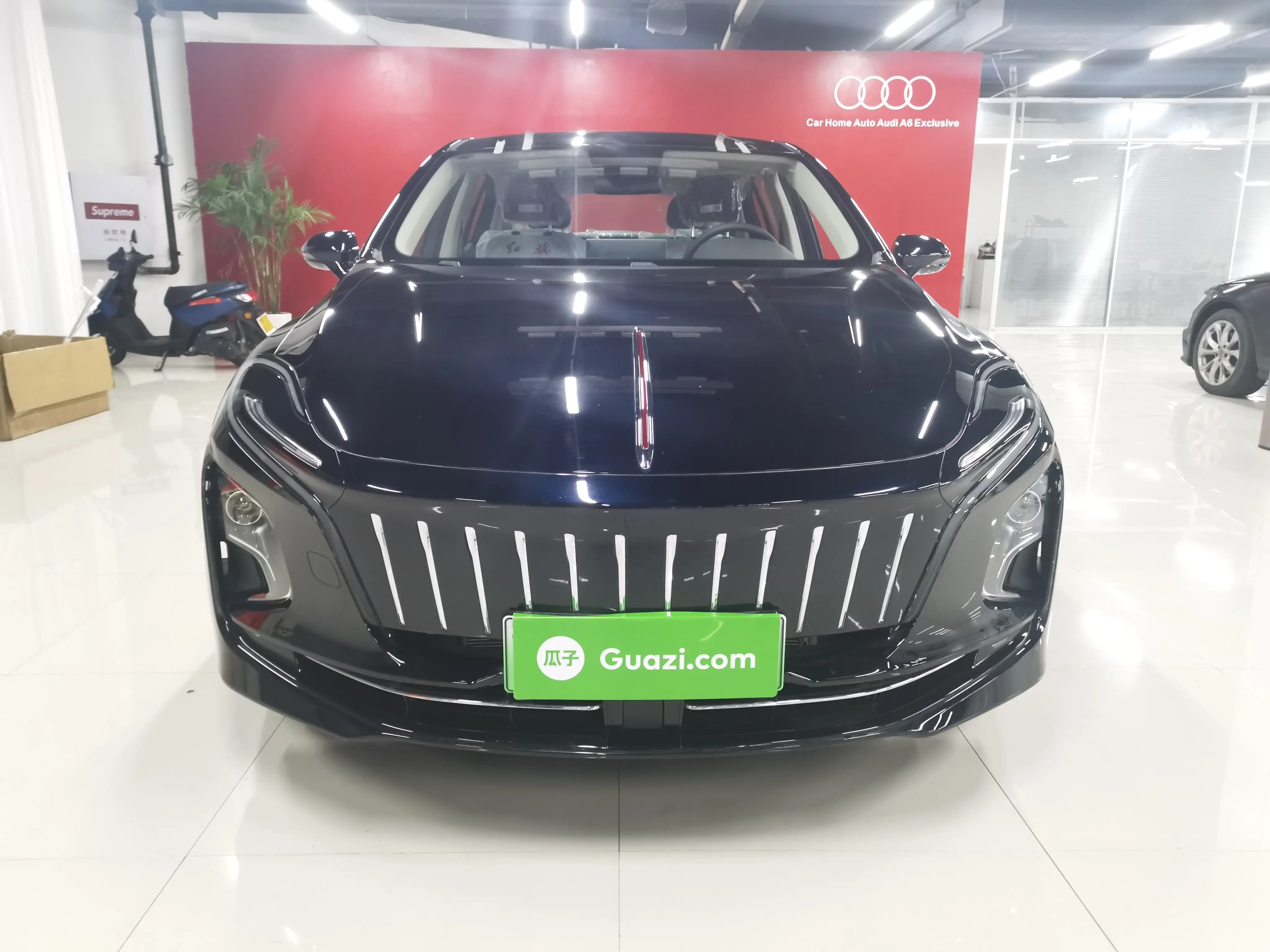 Hongqi E-QM5  из Китая