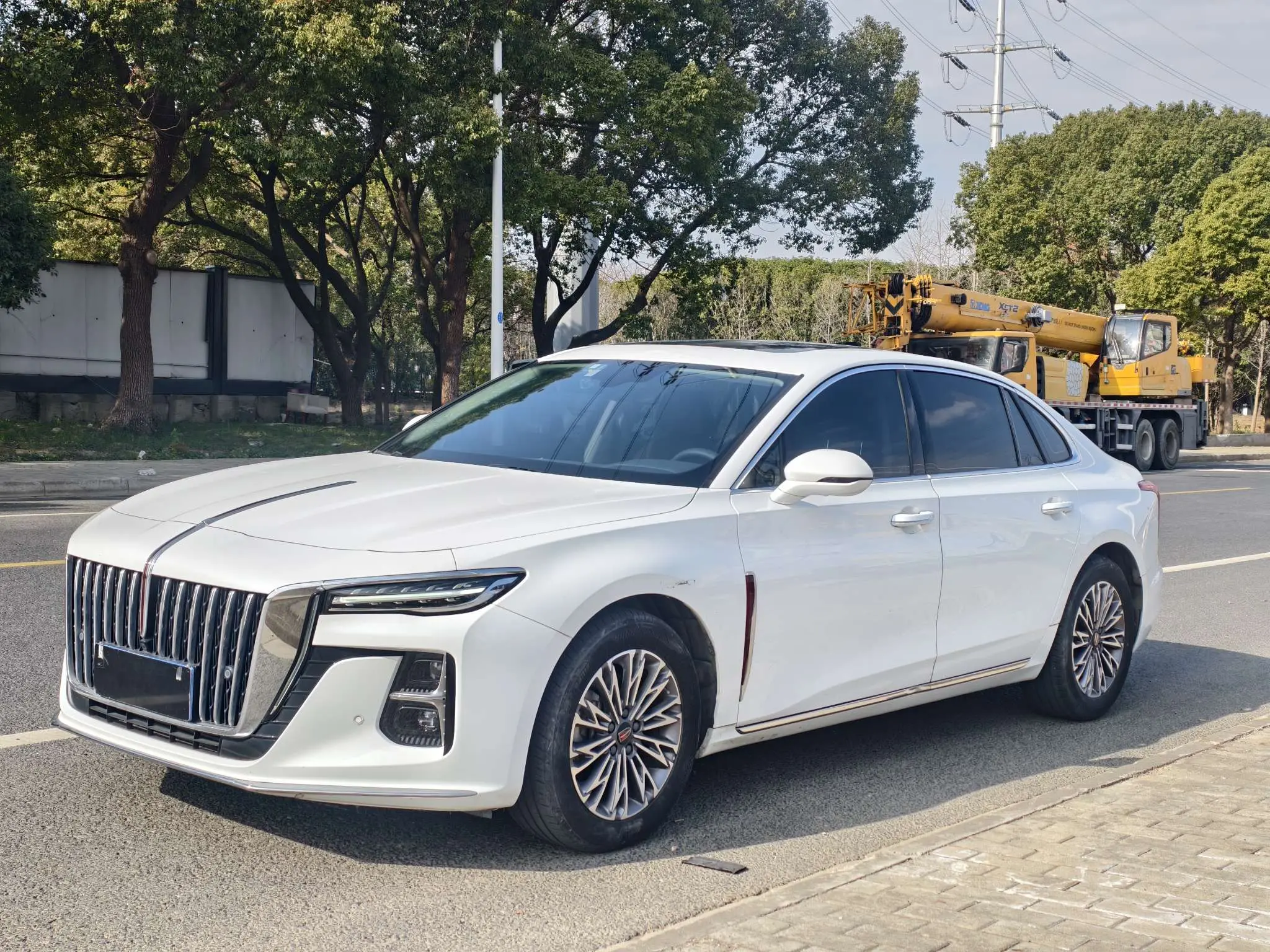 Hongqi H5  из Китая