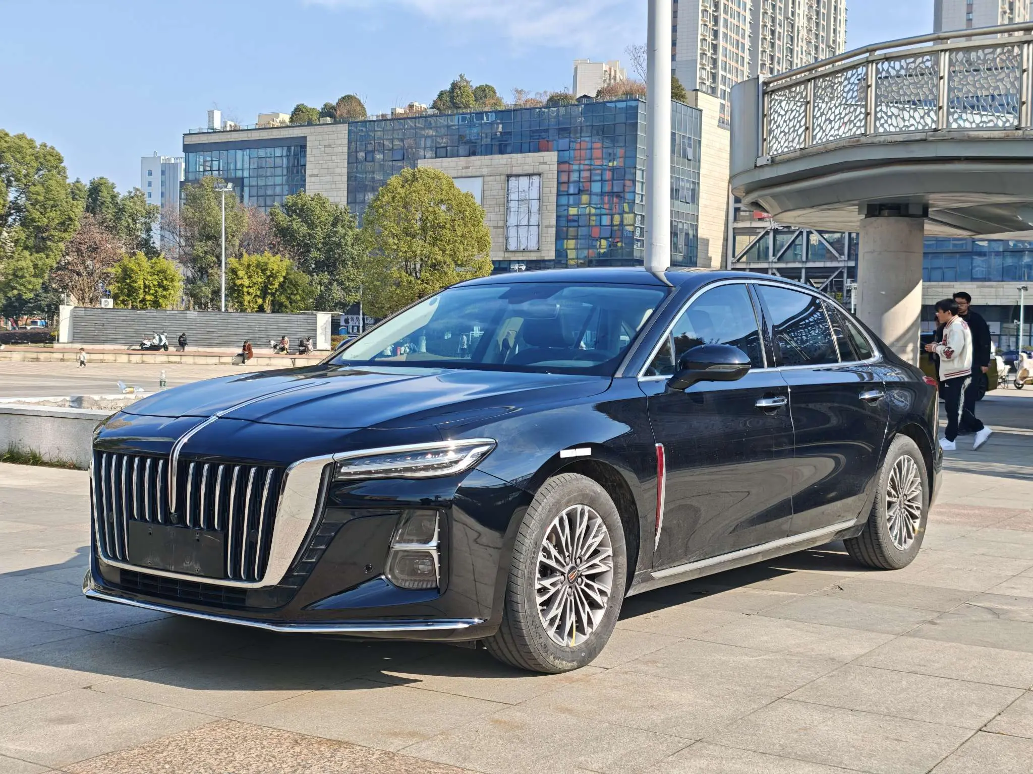 Hongqi H5  из Китая