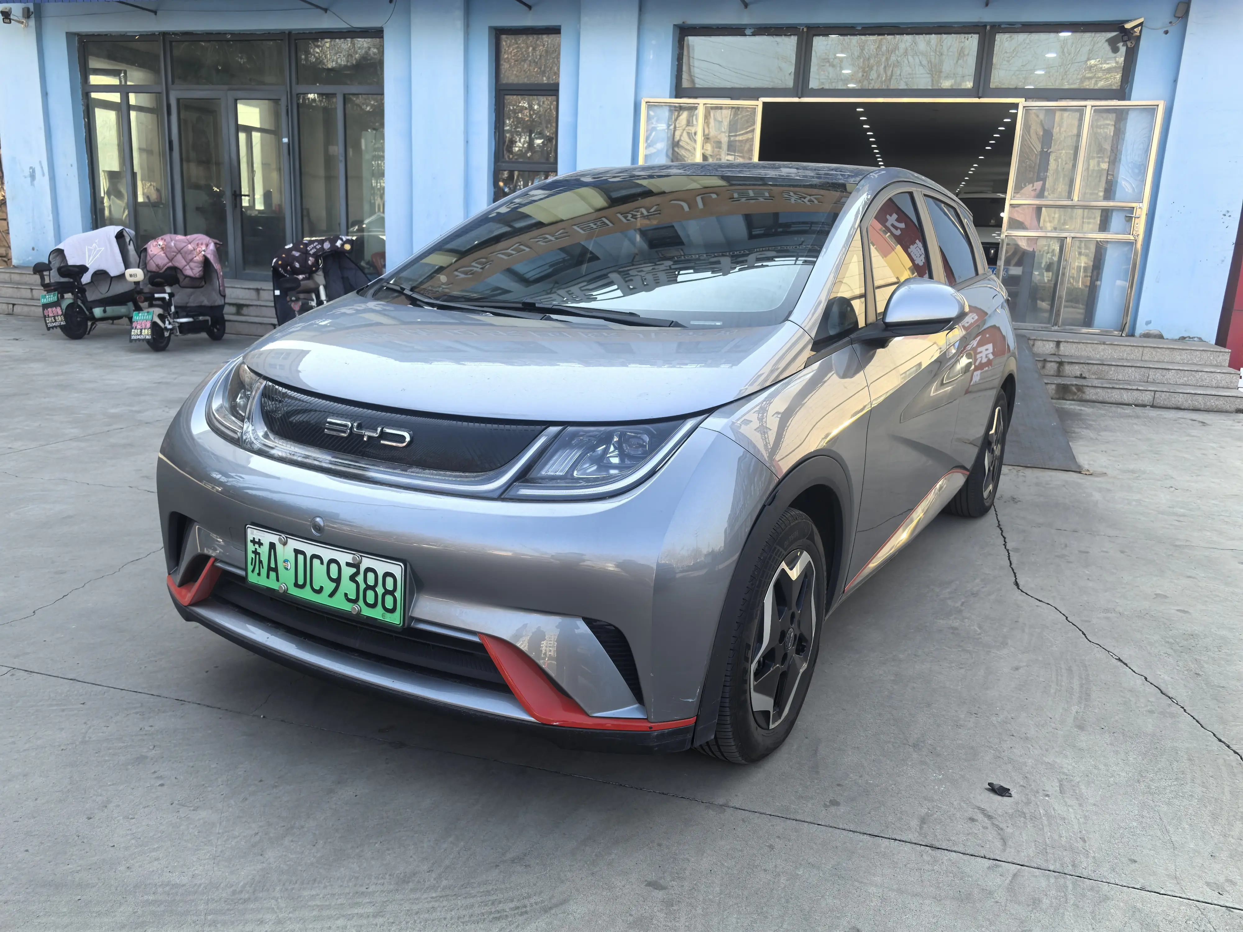 BYD Dolphin  из Китая