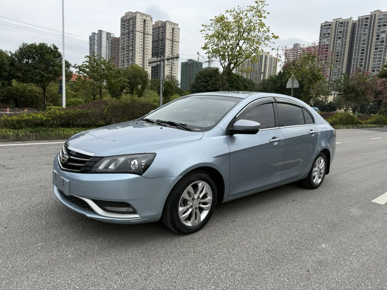 Geely Emgrand  из Китая