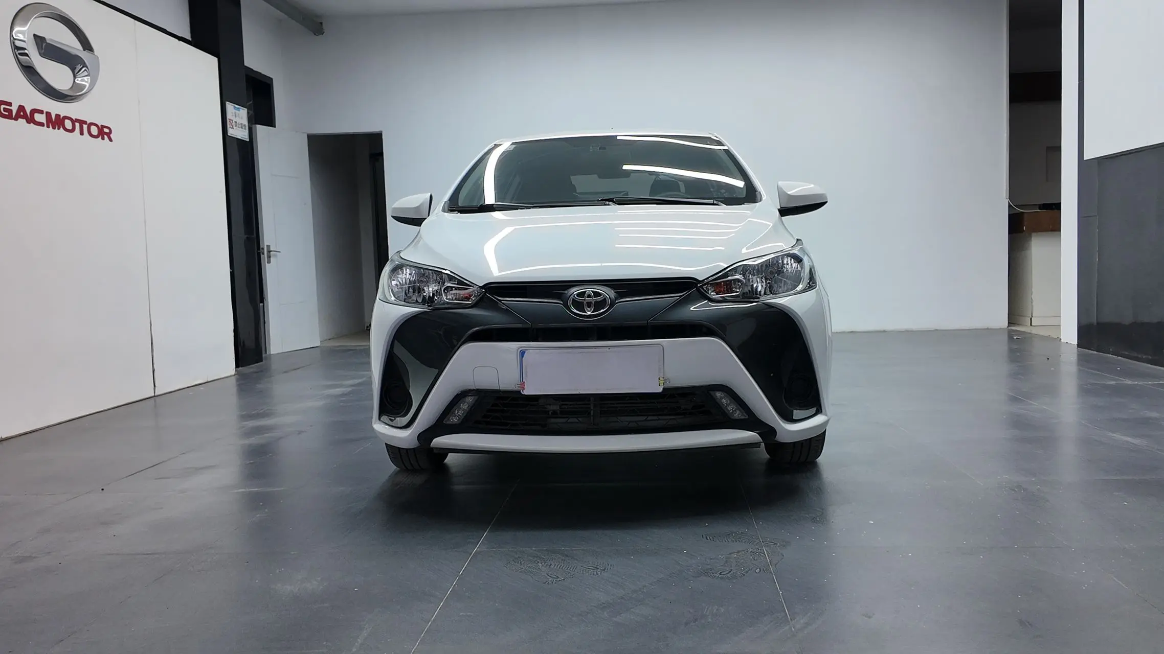 Toyota Yaris L  из Китая