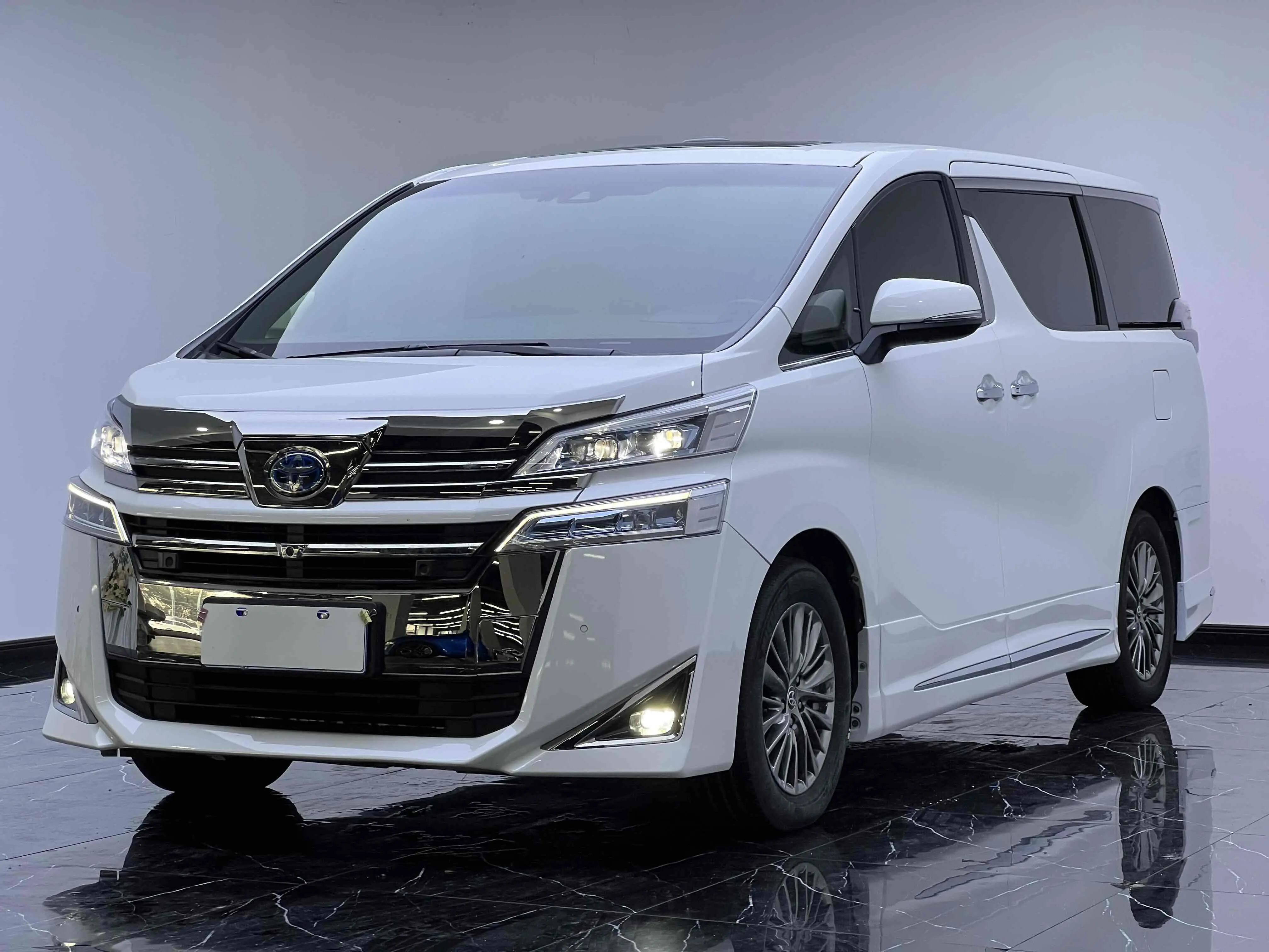 Toyota Crown Wellfire (Wilfa)  из Китая