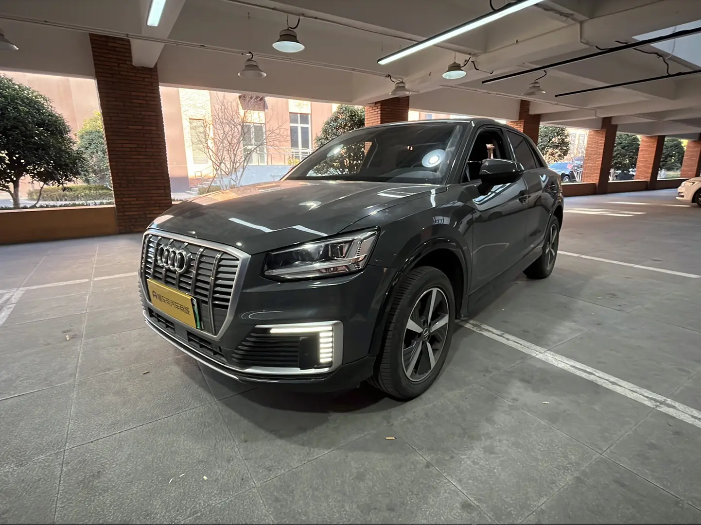 Audi Q2L e-tron  из Китая