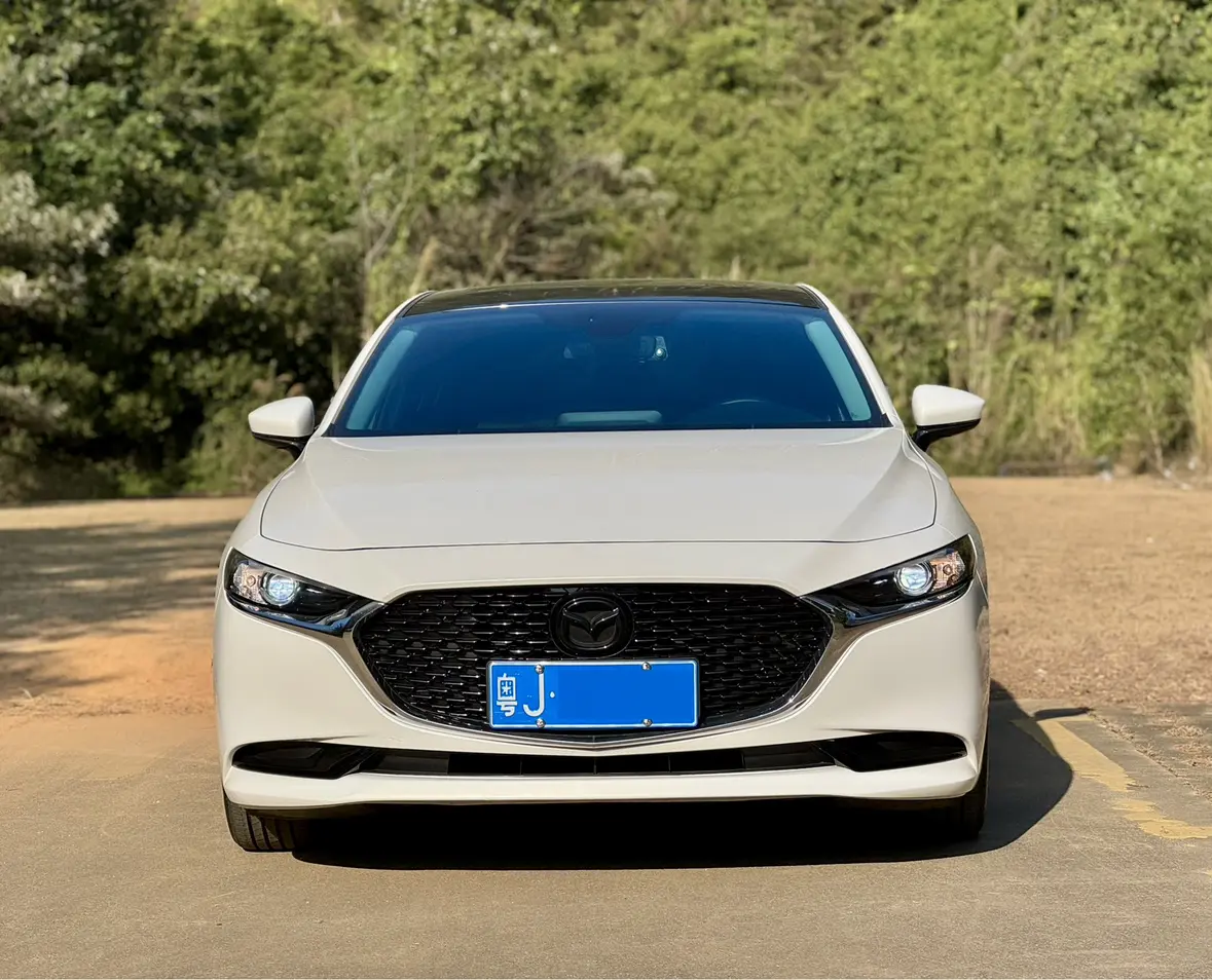 Mazda Axela (Mazda3)  из Китая