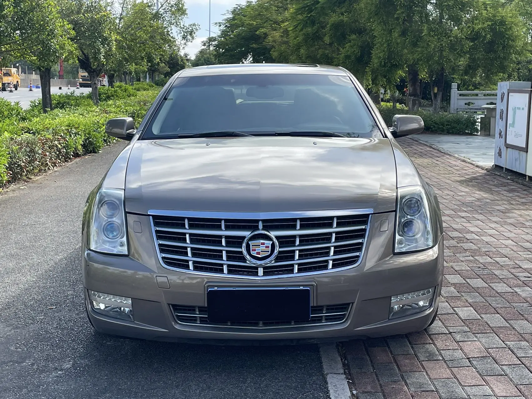 Cadillac SLS Saiwei  из Китая