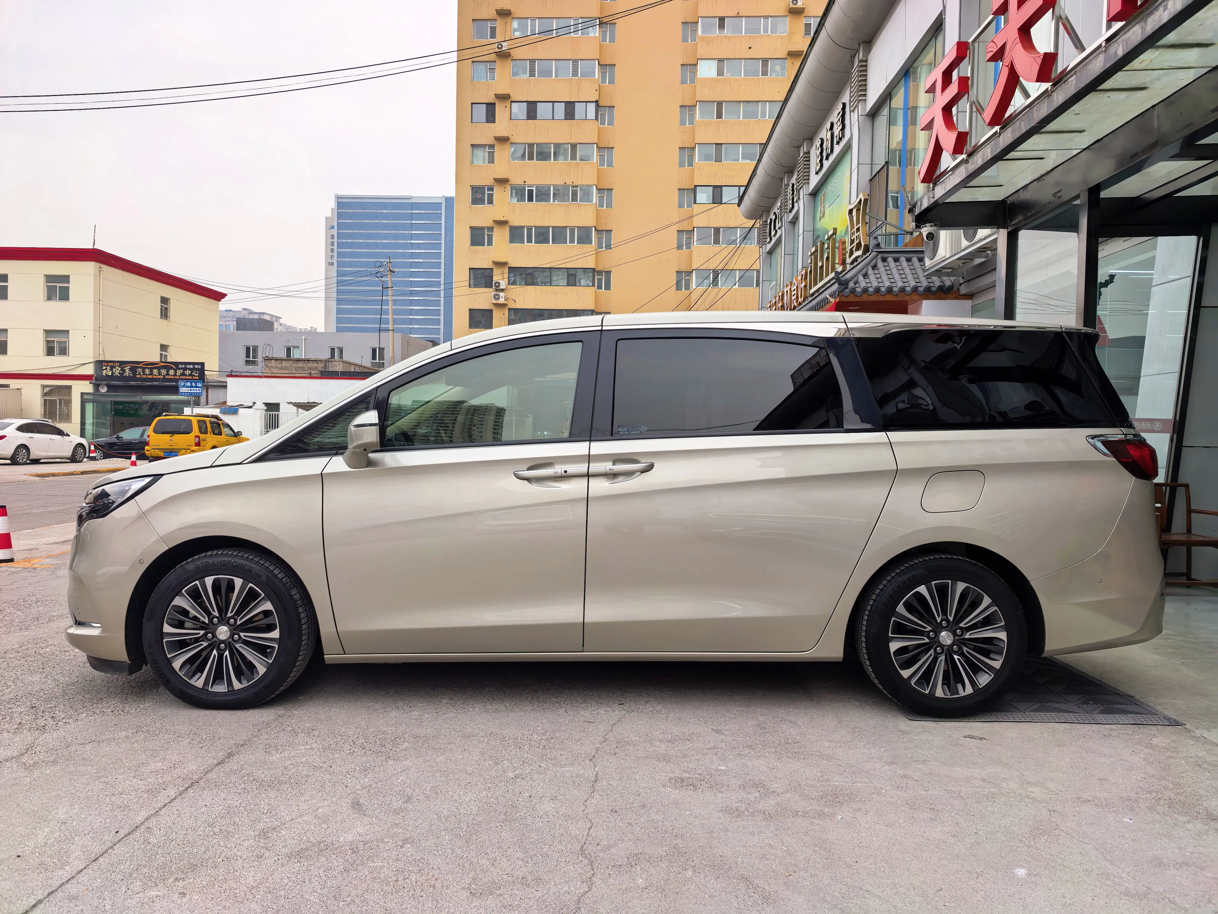 Buick GL8  из Китая