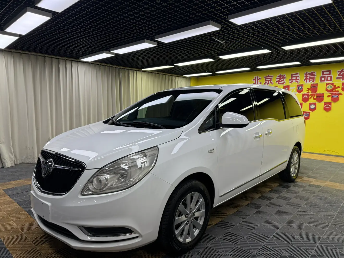 Buick GL8  из Китая