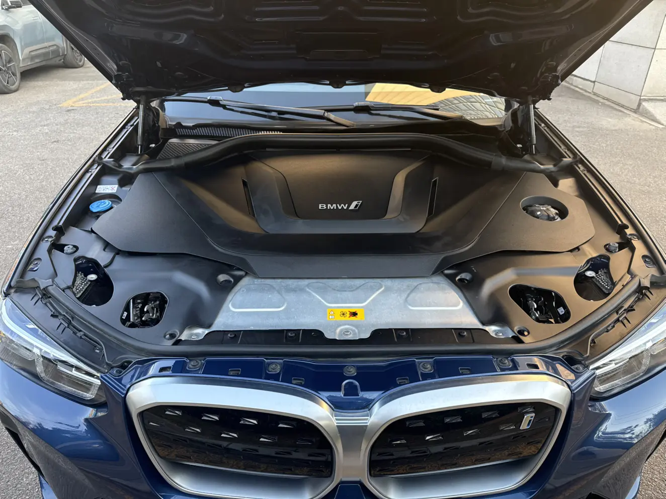 BMW iX3  из Китая