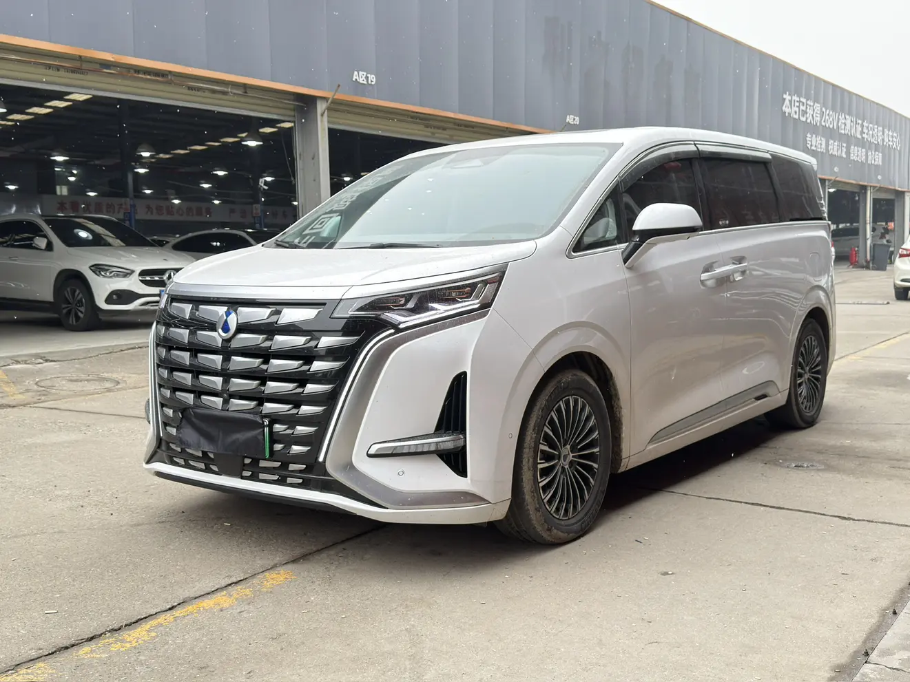 Denza D9 DM  из Китая