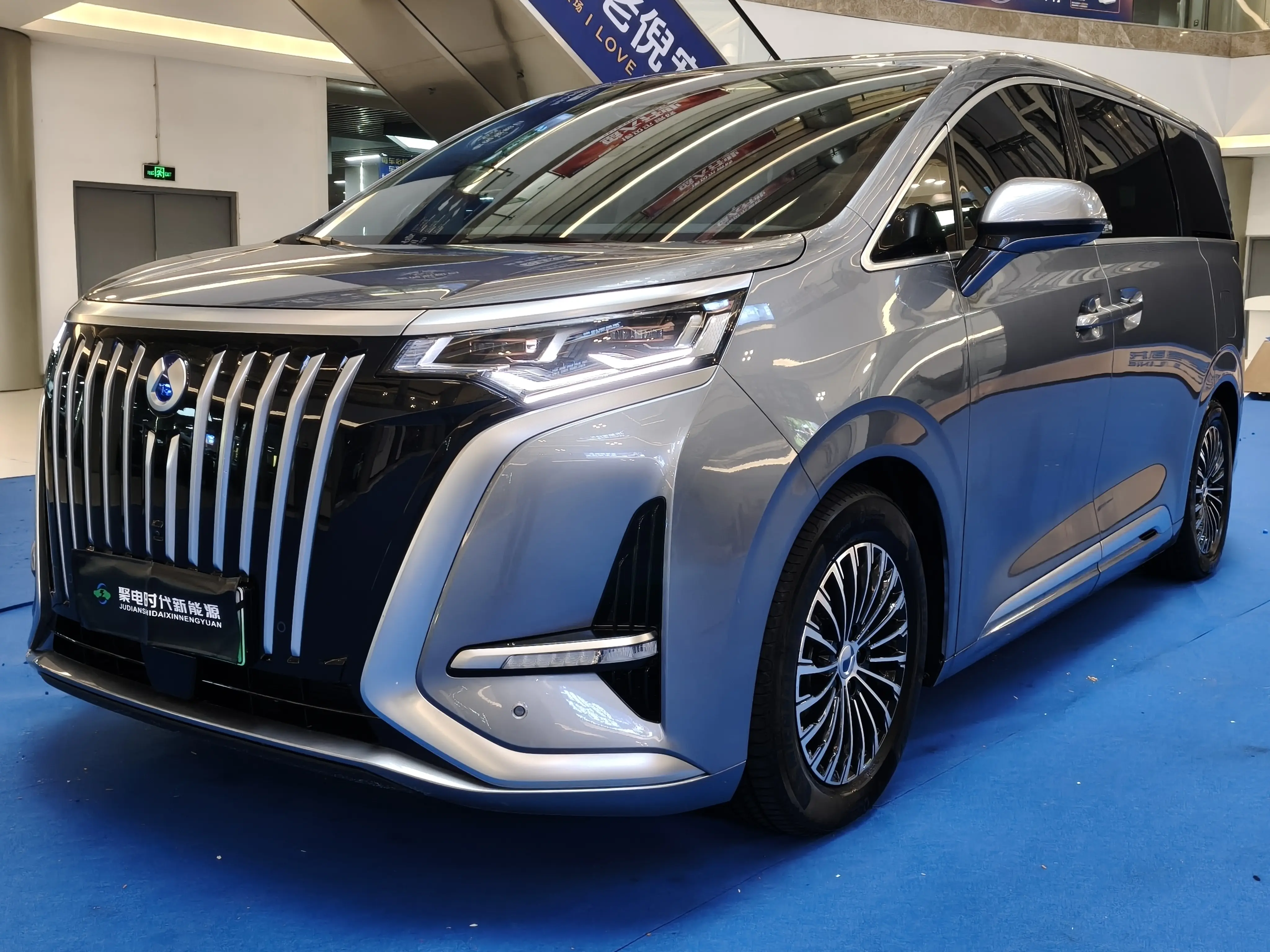 Denza D9 EV  из Китая