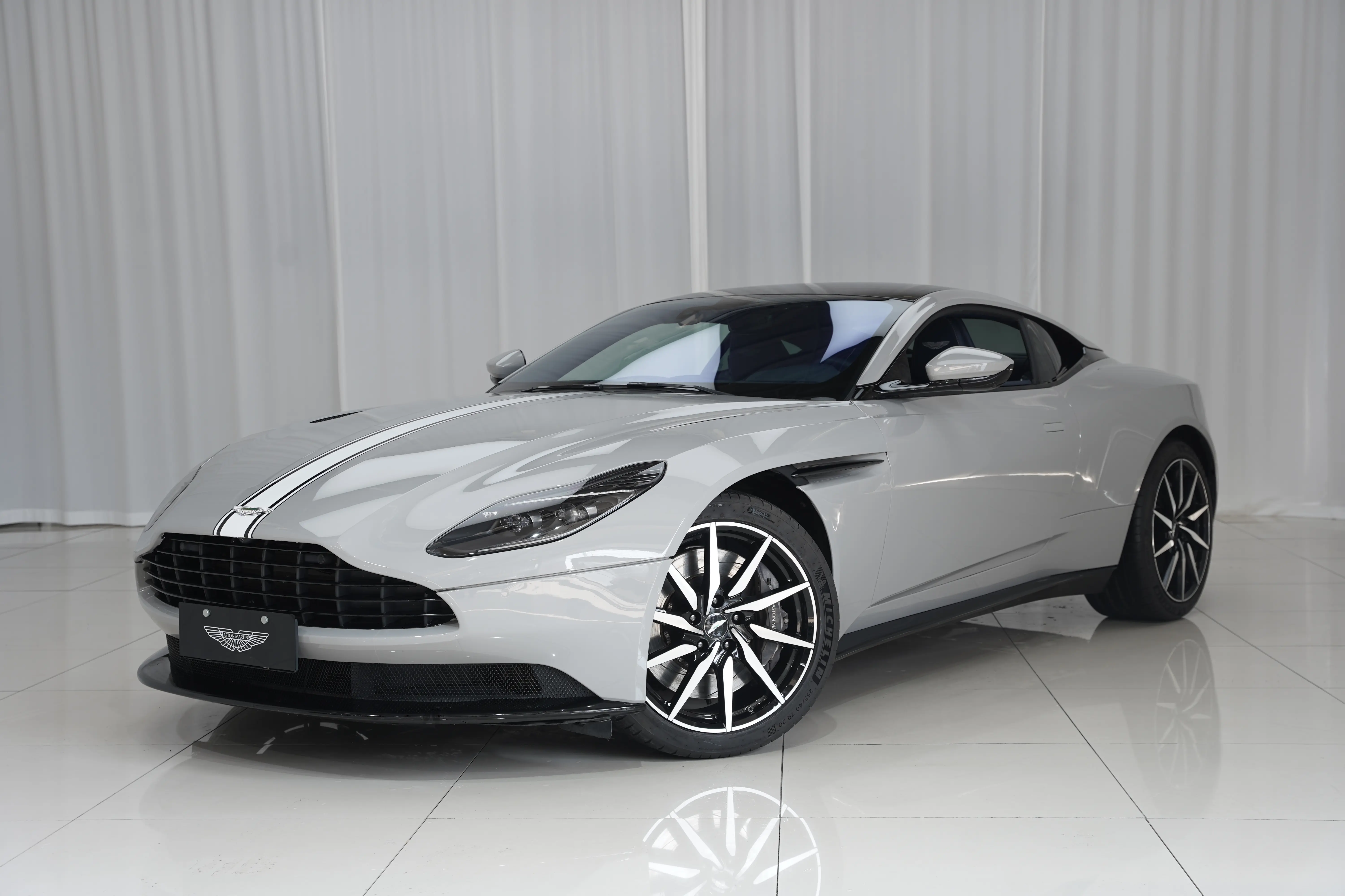 Aston Martin DB11  из Китая