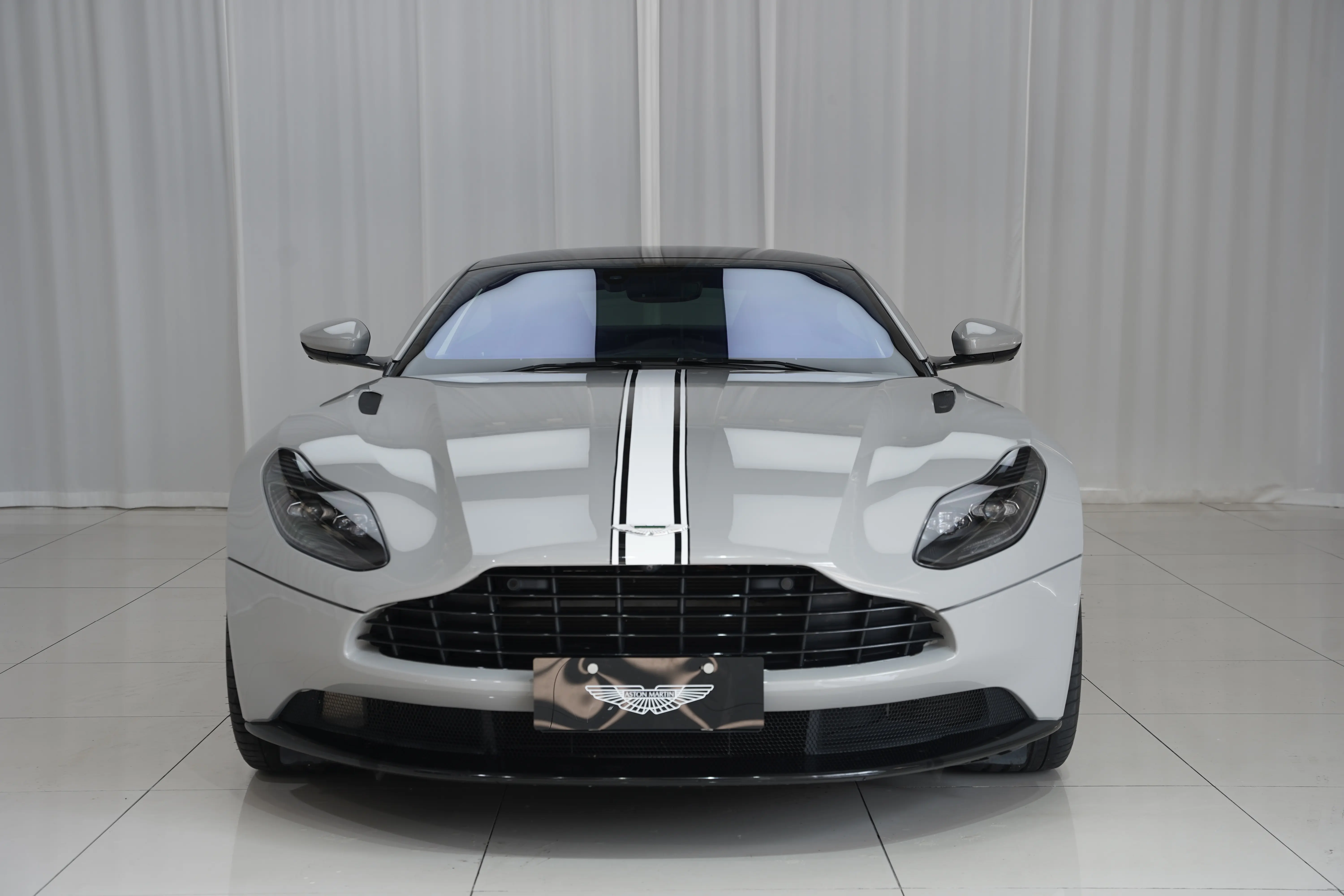 Aston Martin DB11  из Китая