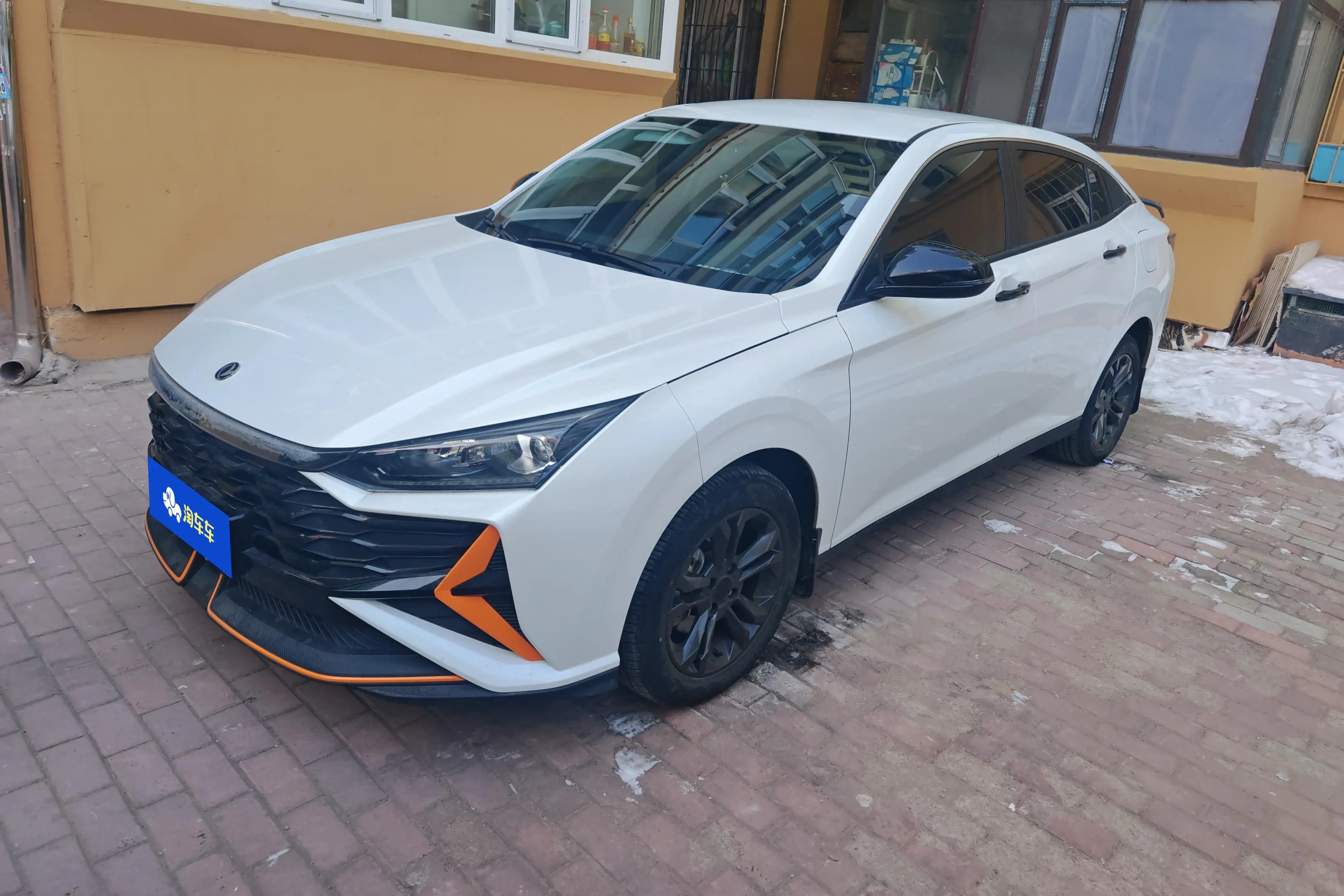 Dongfeng Yixuan  из Китая