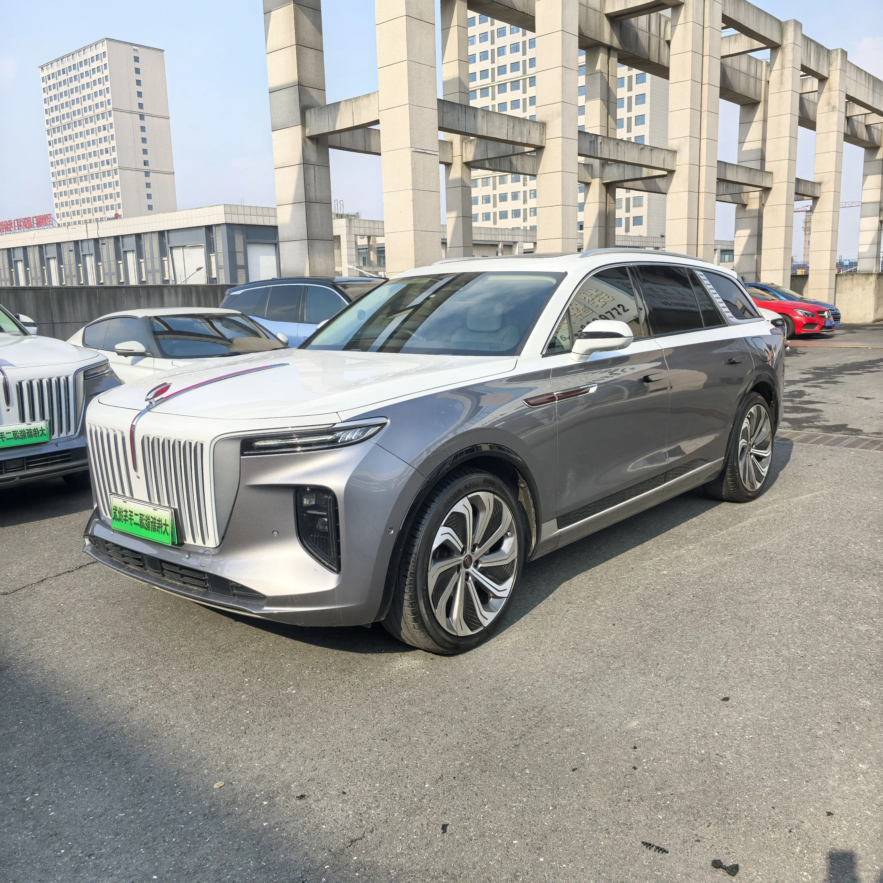 Hongqi E-HS9  из Китая