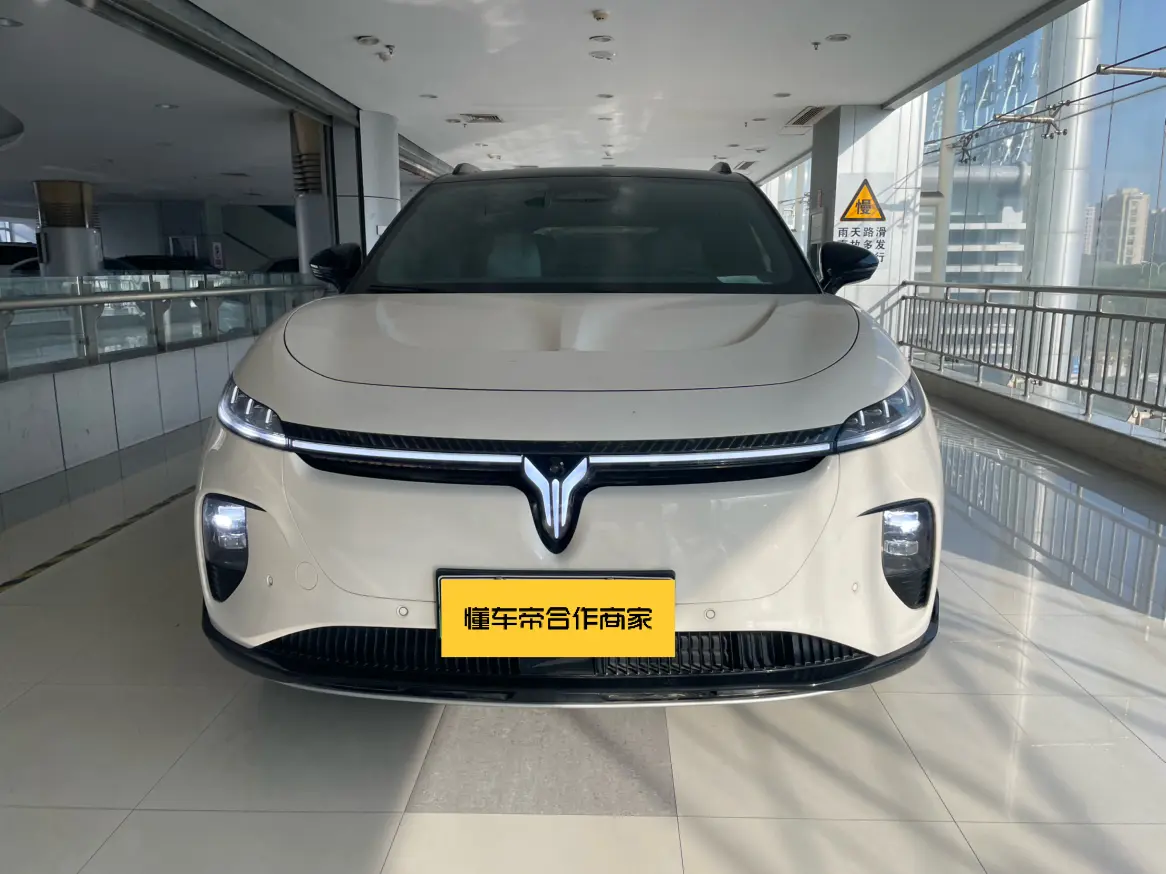 Voyah Courage  из Китая