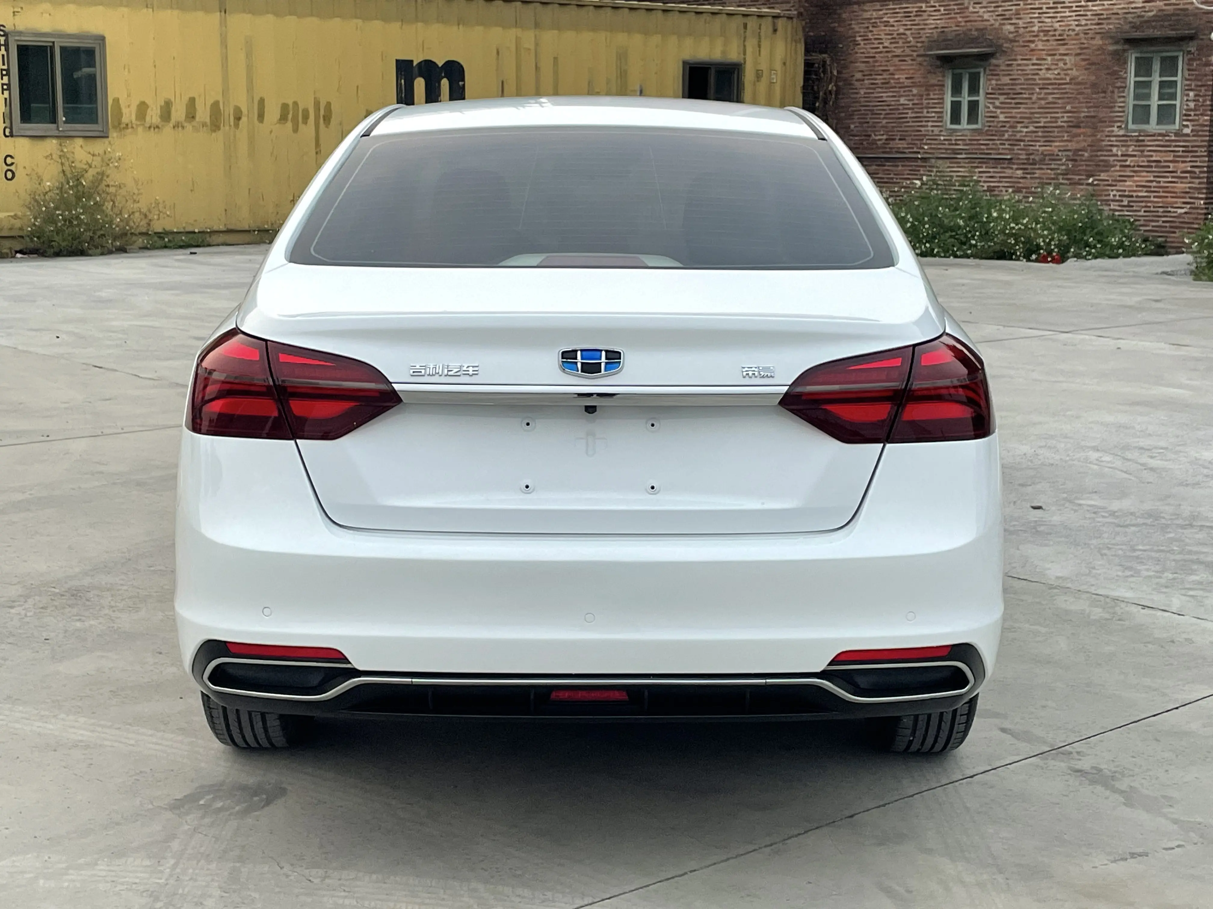Geely Emgrand  из Китая