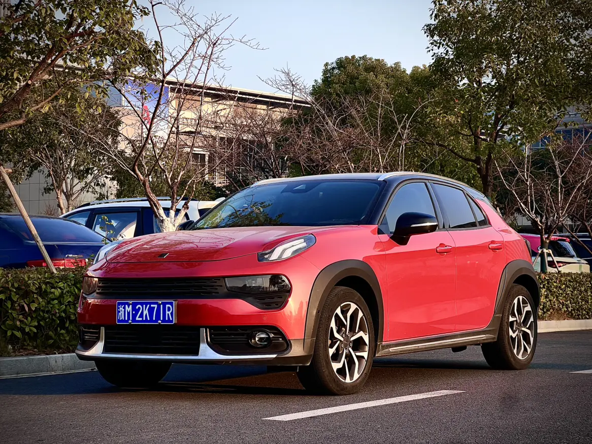 Lynk & Co 02  из Китая